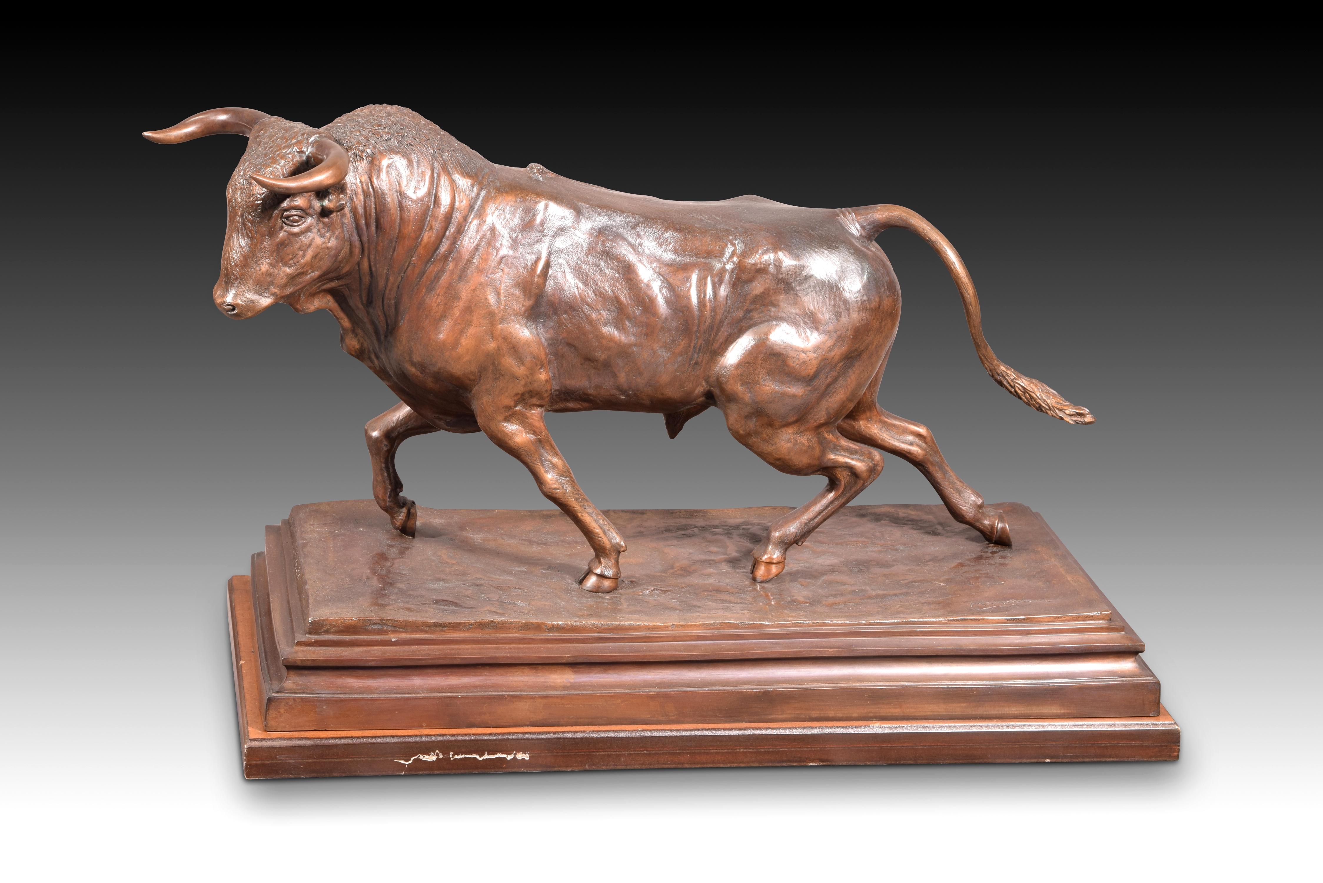 Bull. Bronze. Following the model of BENLLIURE GIL, Mariano (Valencia 1862-Madrid, 1947). 
Mariano Benlliure was a Spanish sculptor, a precocious creator both in the pictorial and sculptural fields. He trained in Valencia, Madrid, Paris, Rome,