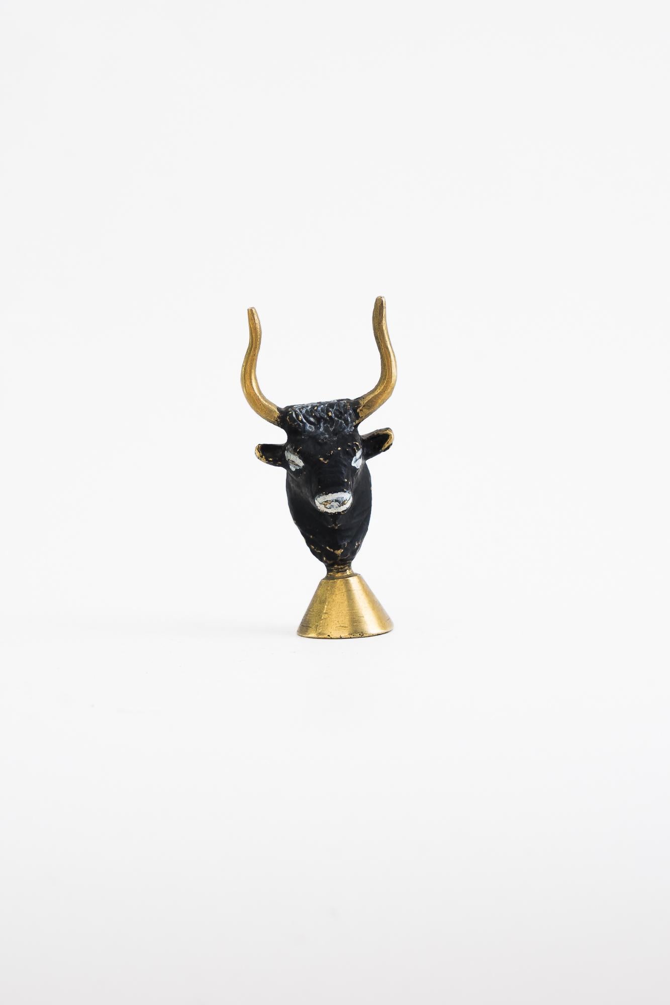 Figurine de tête de taureau par Walter Bosse vienne vers les années 1950
État original.