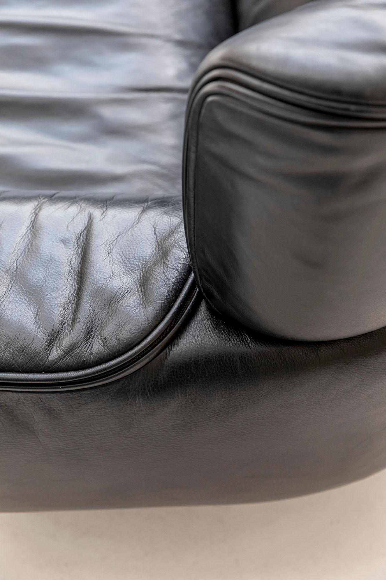 Bull Leather Sofa by Gianfranco Frattini for Cassina 3