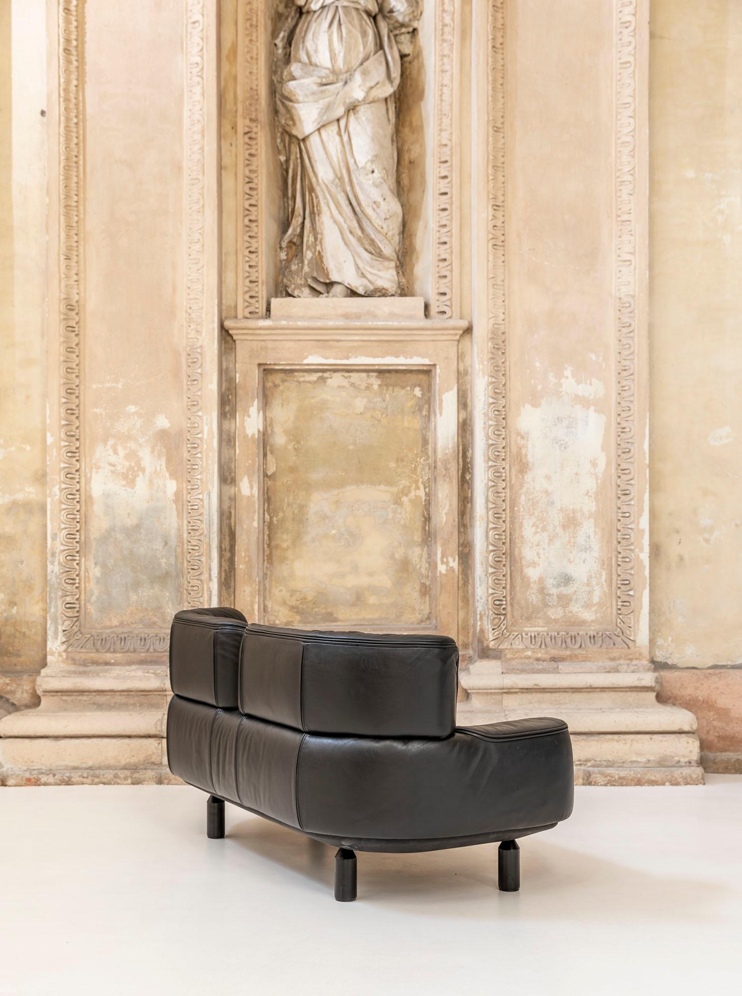 Mid-Century Modern Bull Leather Sofa by Gianfranco Frattini for Cassina