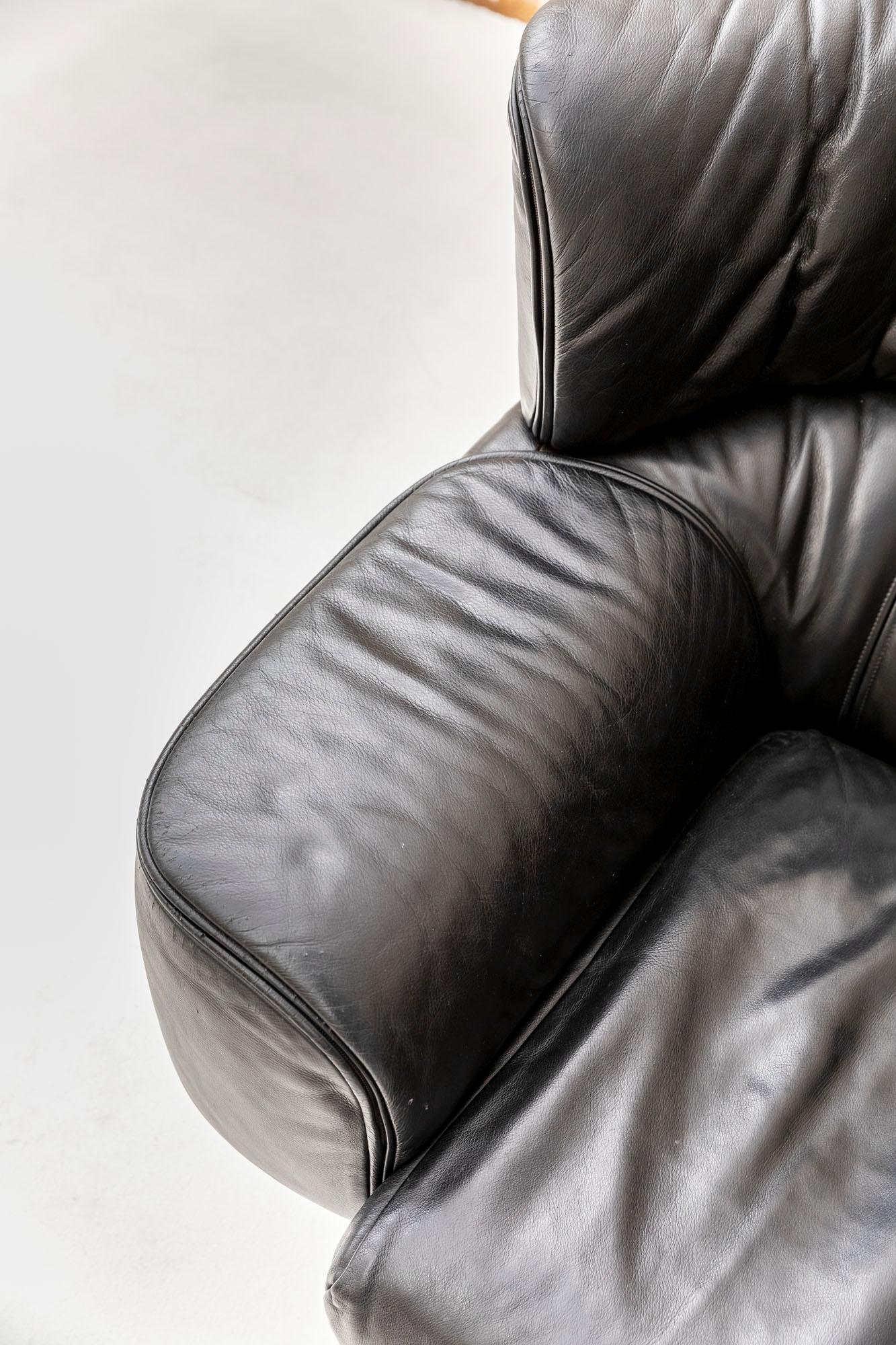 Late 20th Century Bull Leather Sofa by Gianfranco Frattini for Cassina