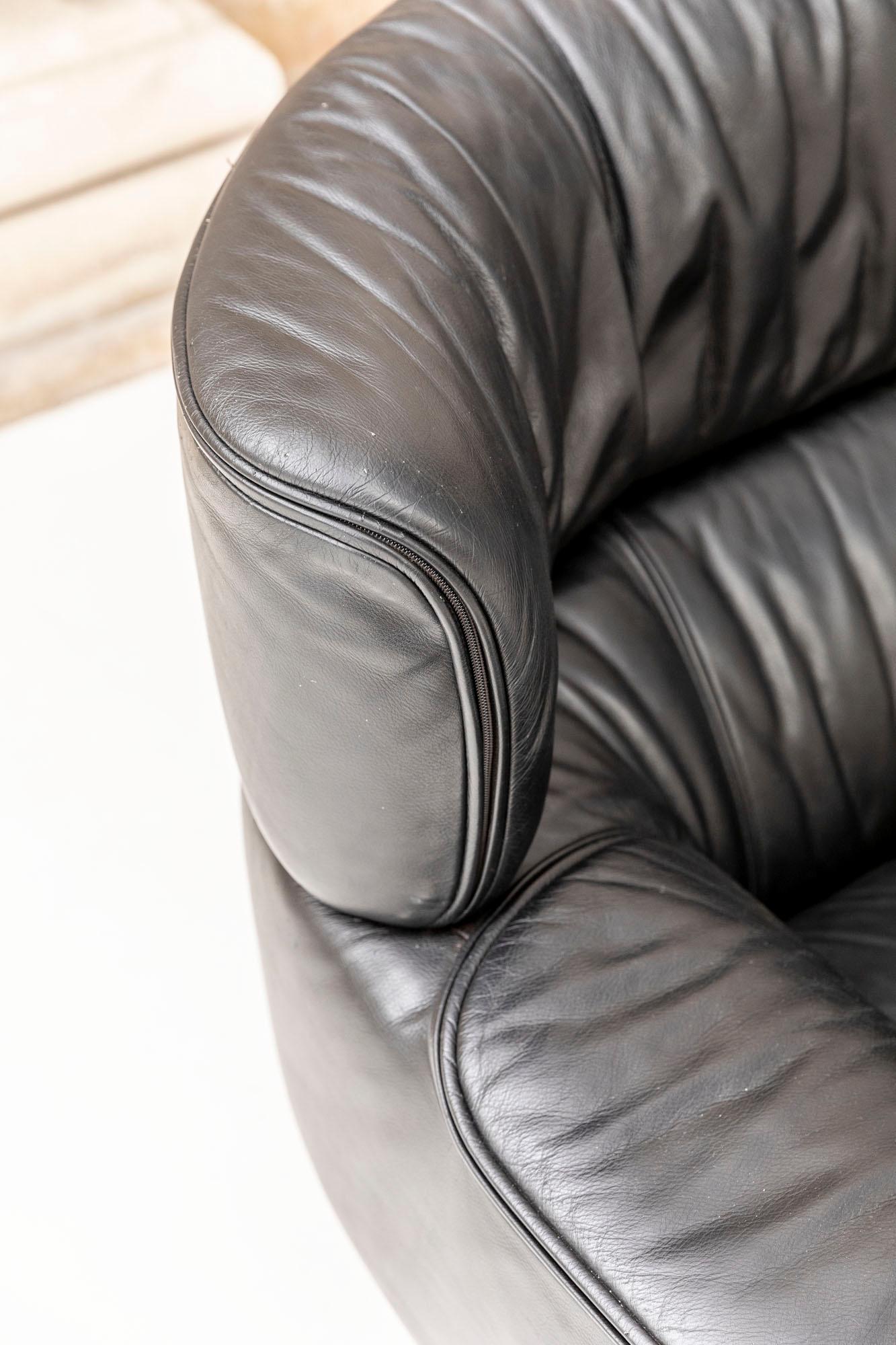 Bull Leather Sofa by Gianfranco Frattini for Cassina 1