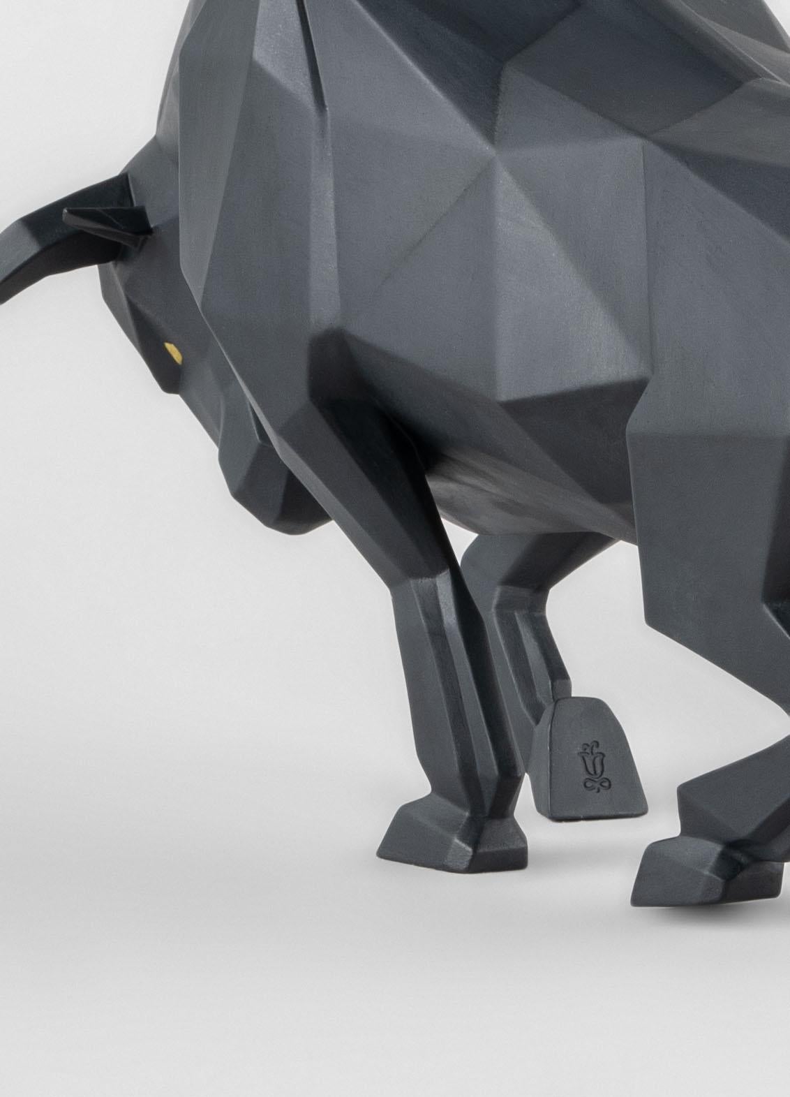 XXI secolo e contemporaneo Toro 'Nero opaco' in vendita