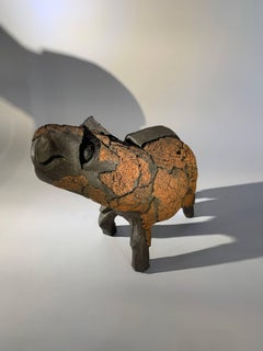 Scultura di toro in ceramica e raku del 1975