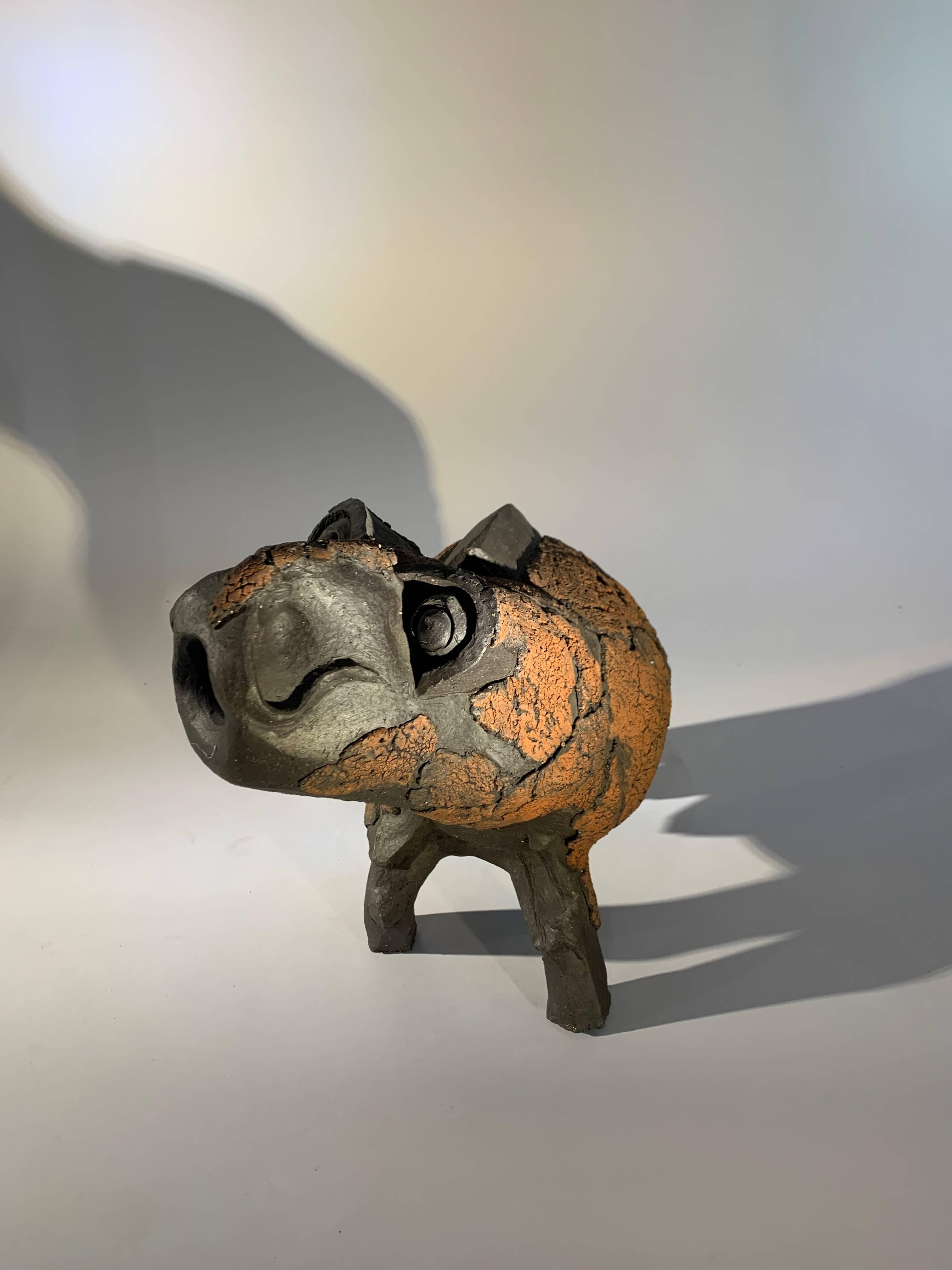 Mid-Century Modern Sculpture de taureau en céramique et raku de 1975 en vente