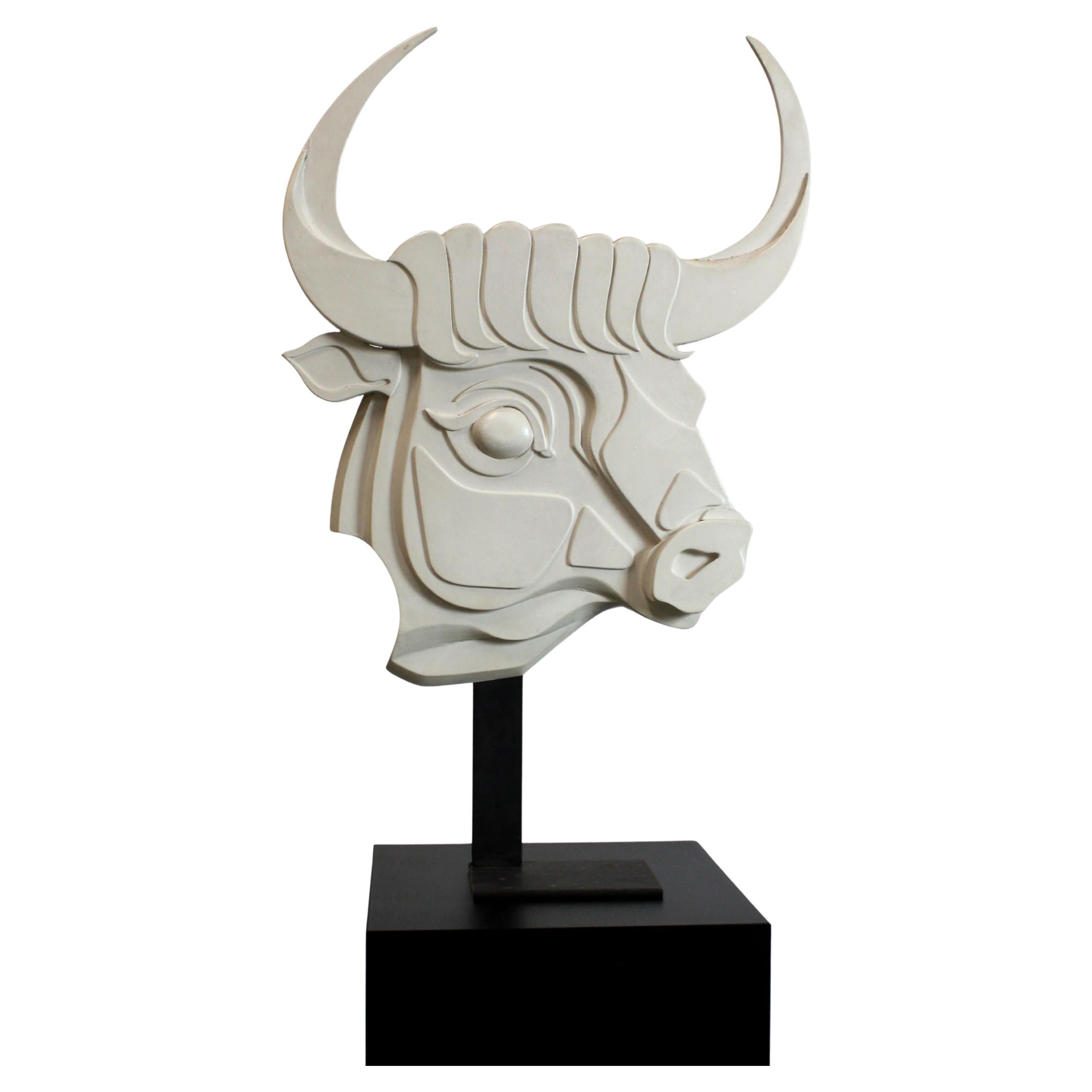 "Toro", scultura in pasta di legno laccata montata su una base in ferro battuto - C.C. 1970