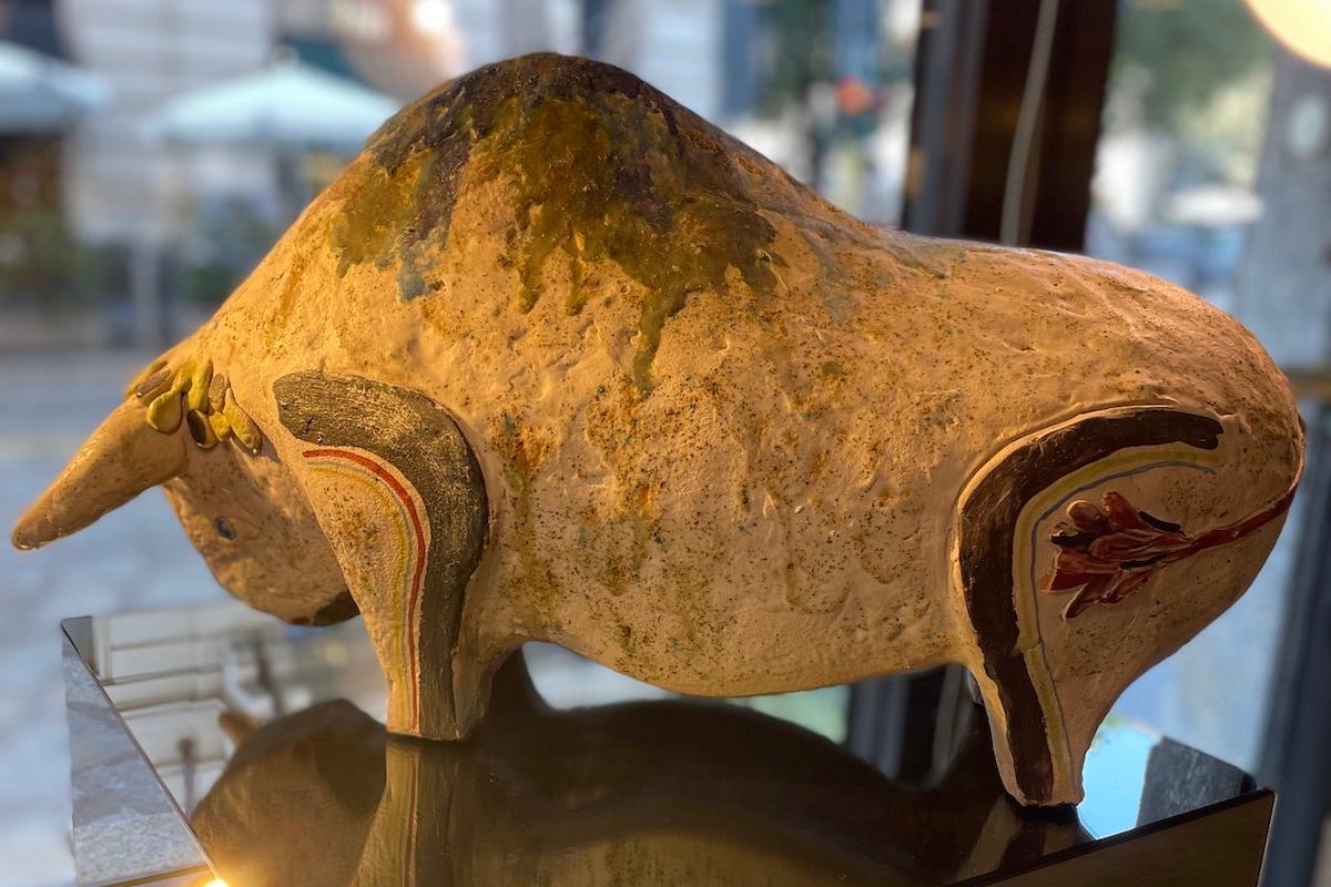 Sculpture de taureau signée I Santi 1982 en vente 4