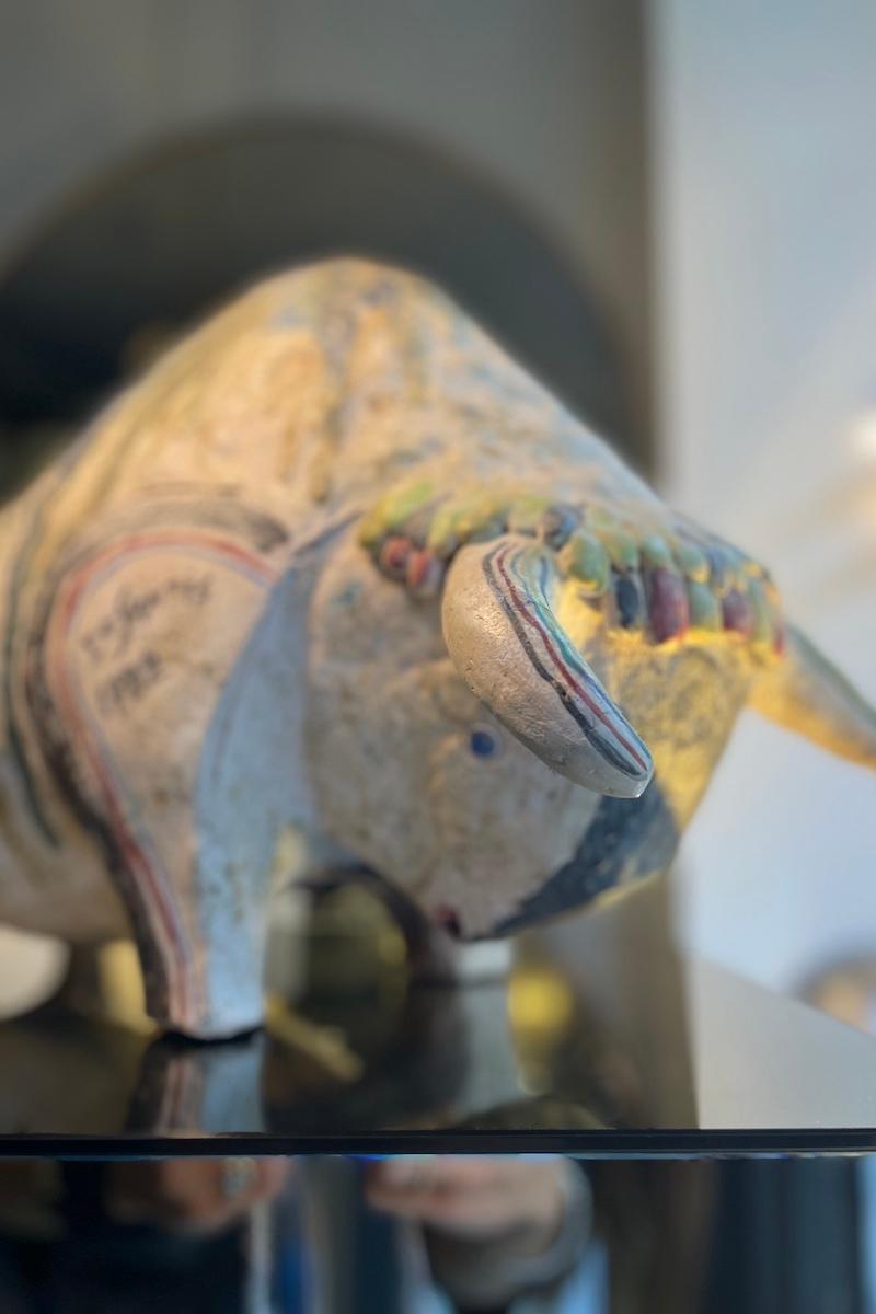 Sculpture de taureau signée I Santi 1982 en vente 9