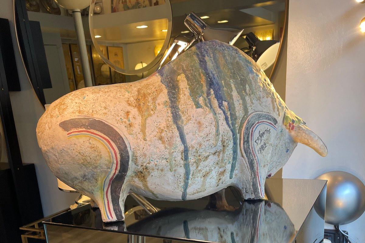 Mid-Century Modern Sculpture de taureau signée I Santi 1982 en vente