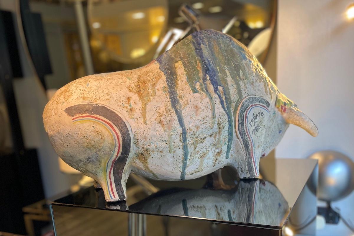 italien Sculpture de taureau signée I Santi 1982 en vente