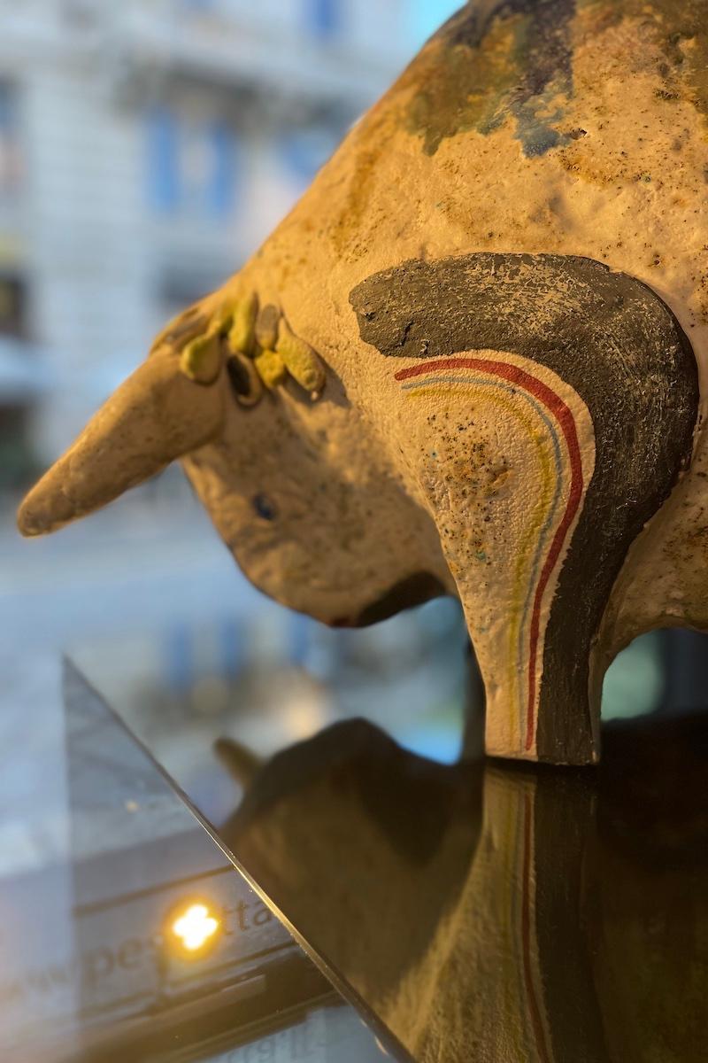 Sculpture de taureau signée I Santi 1982 en vente 2