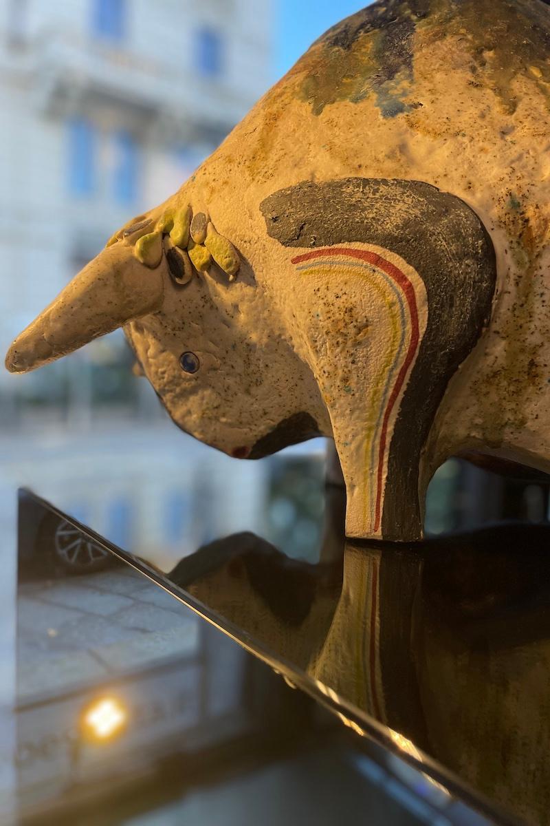 Sculpture de taureau signée I Santi 1982 en vente 3