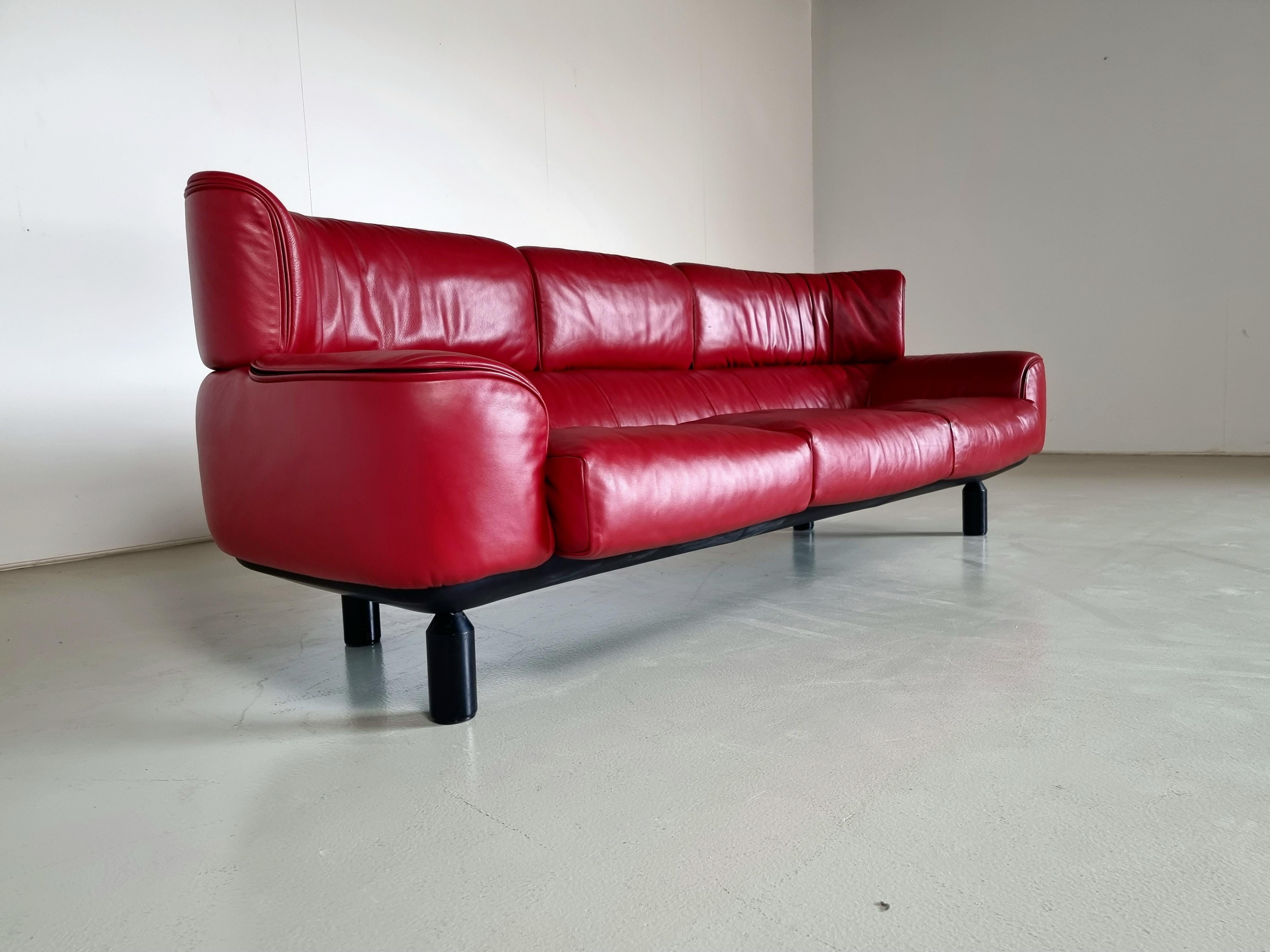Bull sofa by Gianfranco Frattini for Cassina, Italy, 1987 In Good Condition In amstelveen, NL