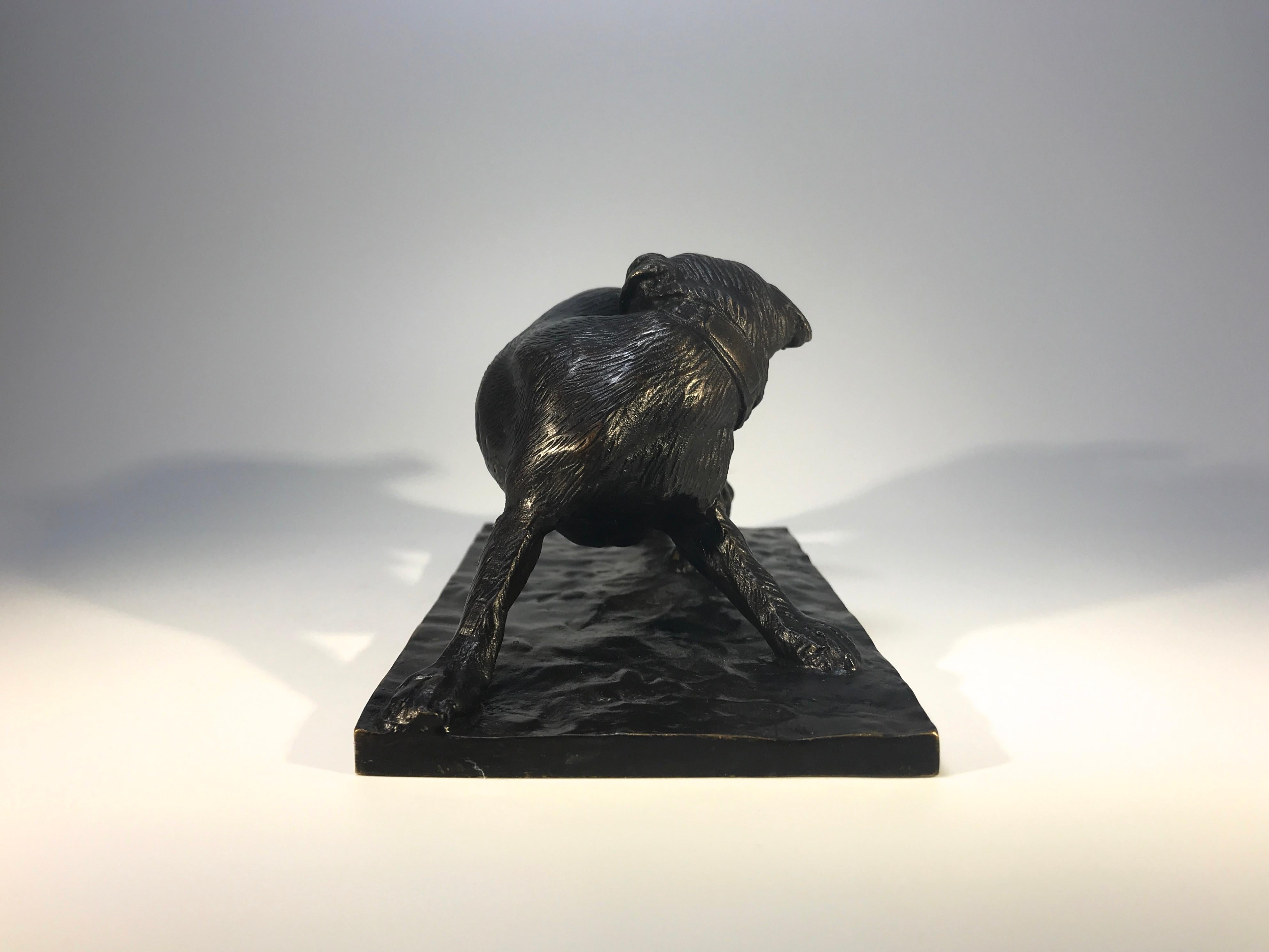 Bulldogge, Biting into the Flank, patinierte Bronze, signiert Bezeredi 1887 Budapest (Ungarisch) im Angebot