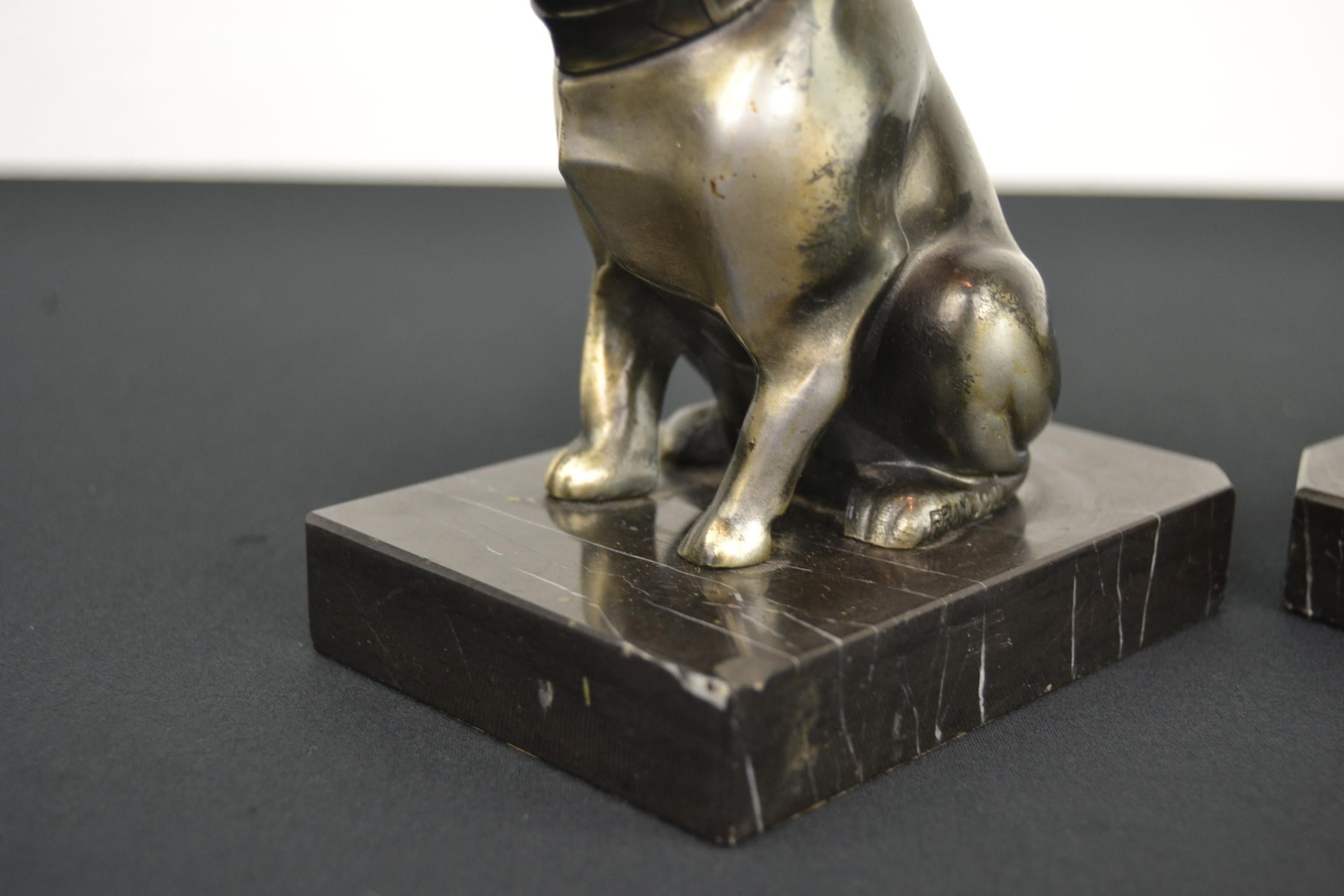 Bulldog-Buchstützen Franjou, Frankreich, Art déco im Zustand „Gut“ im Angebot in Antwerp, BE