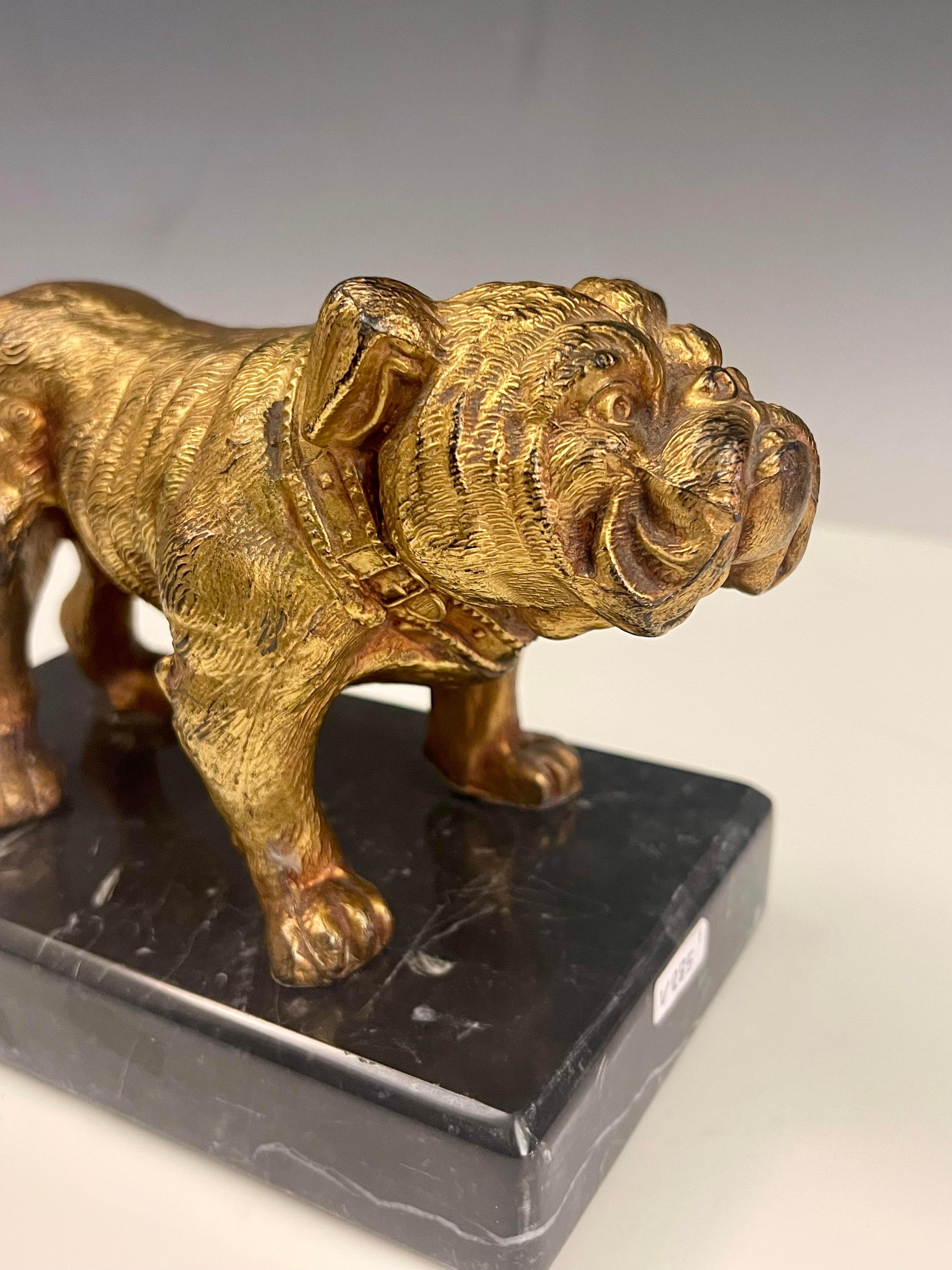 Sculpture de chien bulldog signée J.B. Fabriqué en Amérique à la fin du 19e siècle.  en vente 3