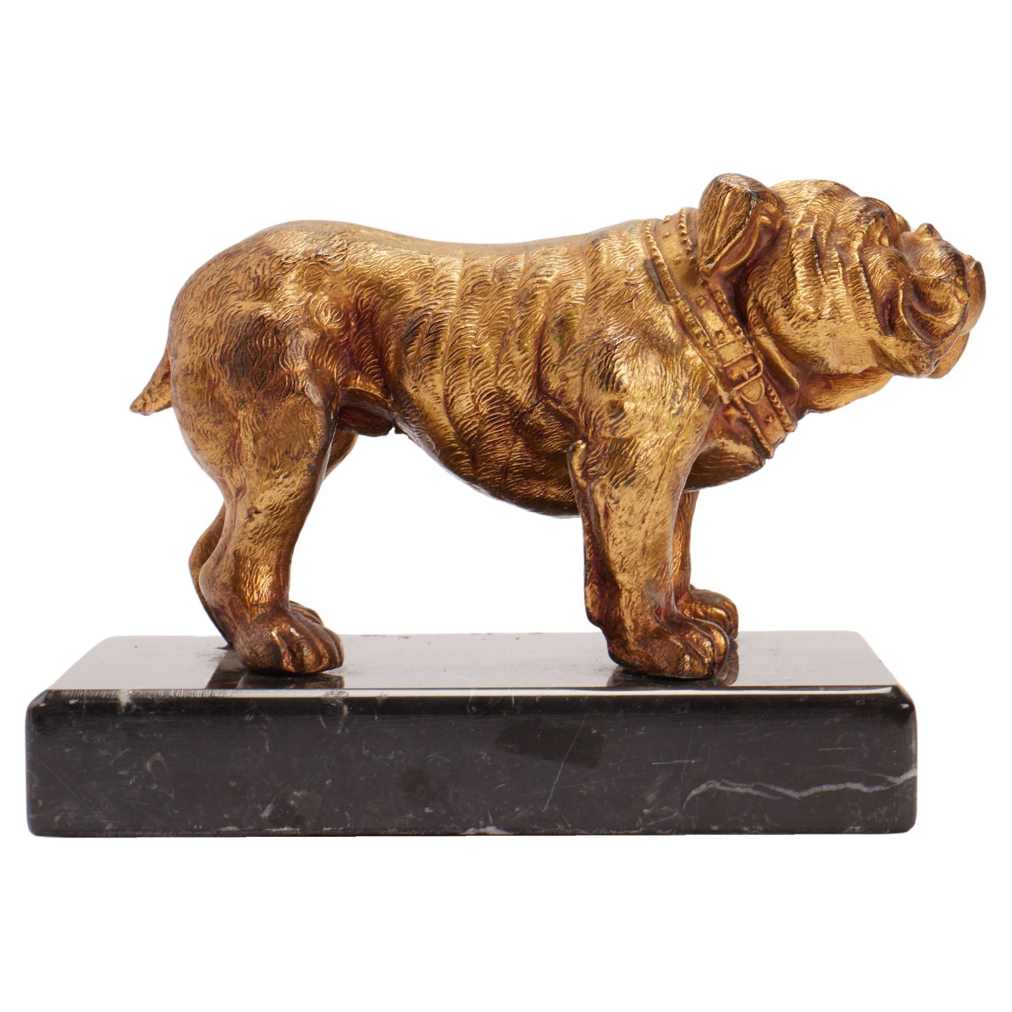Sculpture de chien bulldog signée J.B. Fabriqué en Amérique à la fin du 19e siècle.  en vente
