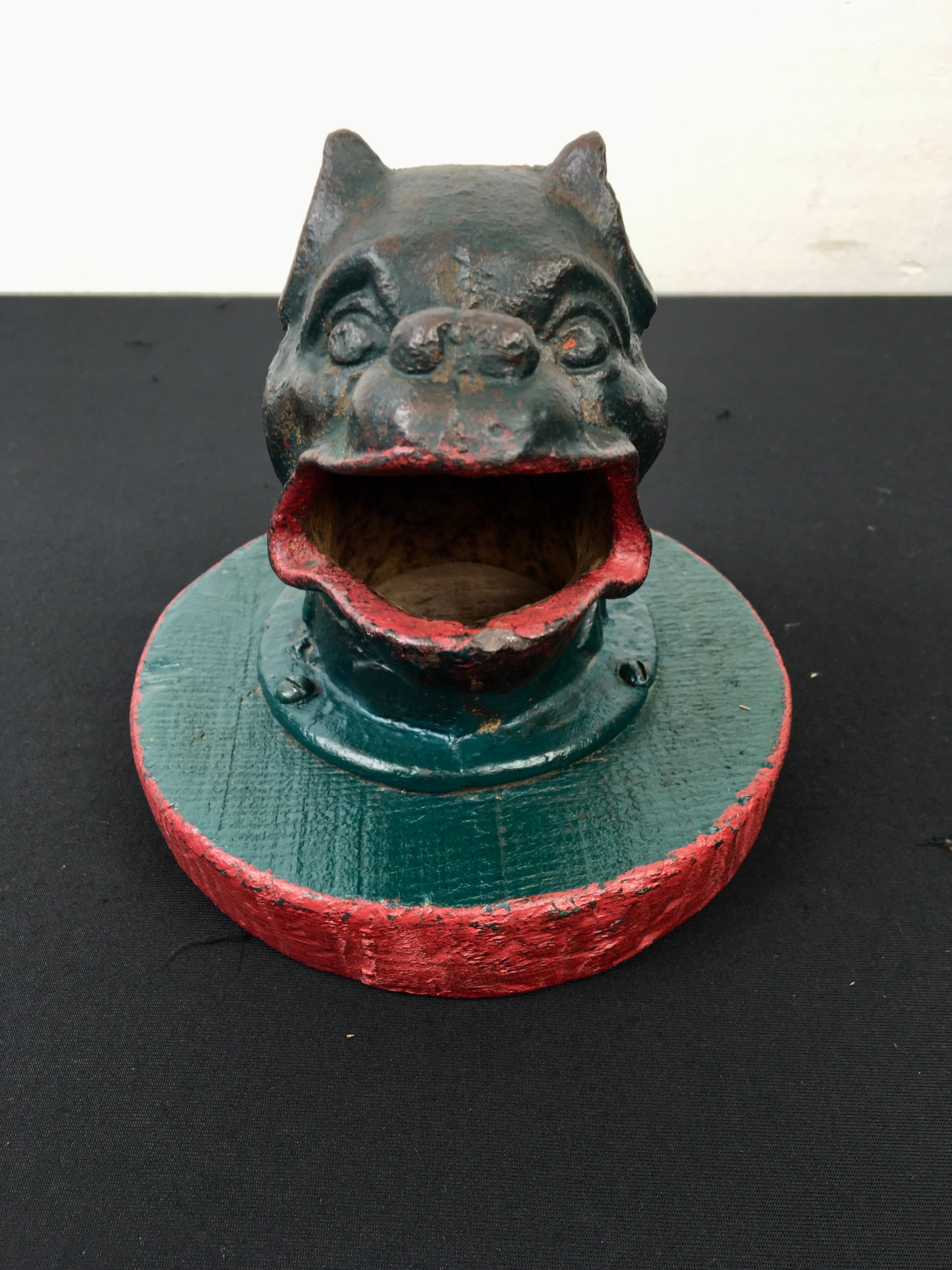 Art nouveau Jeu de pièces de monnaie antique Bulldog Head, jeu de grenouilles  en vente