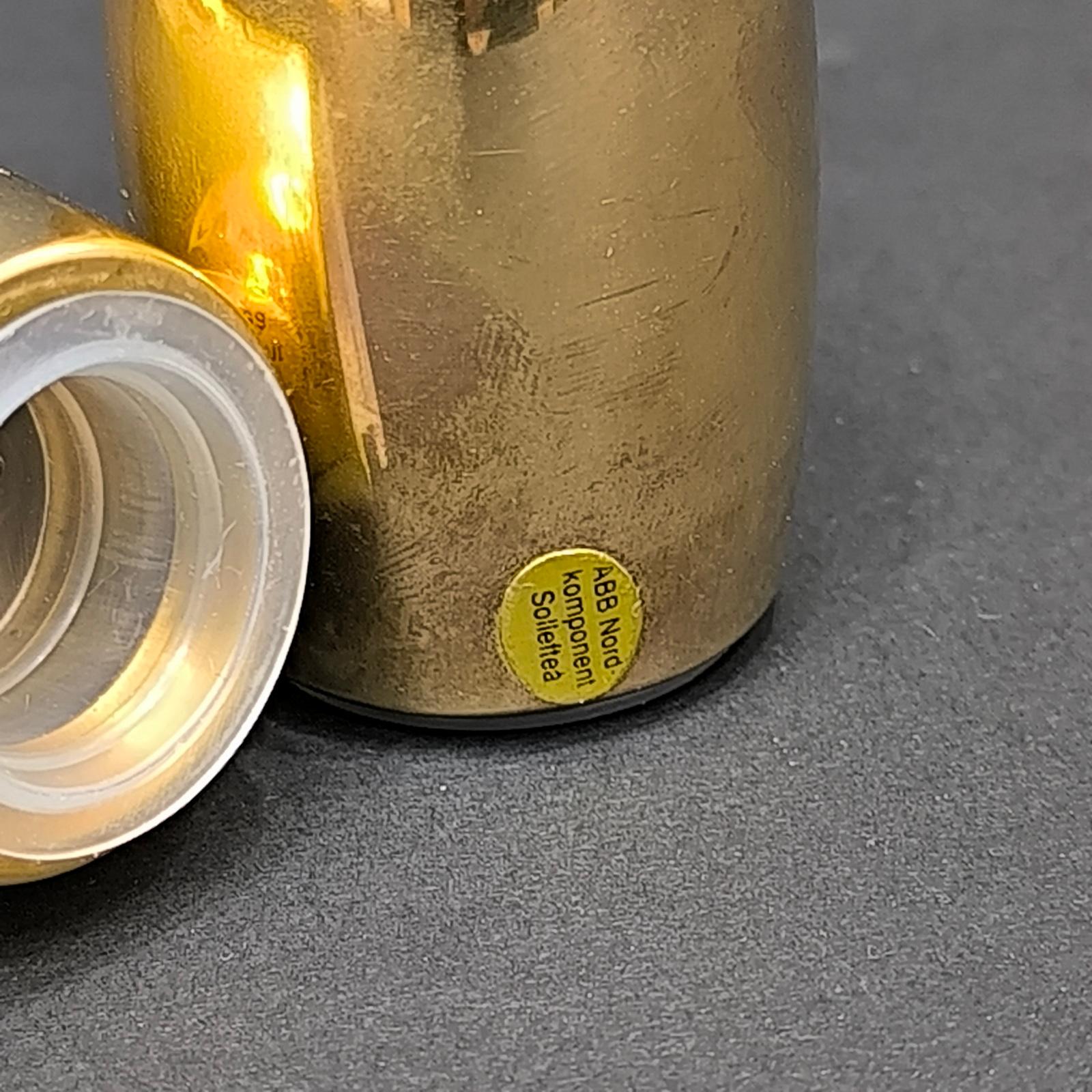 Salière et poivrière en forme de balle en laiton lourd des années 1970 en vente 3