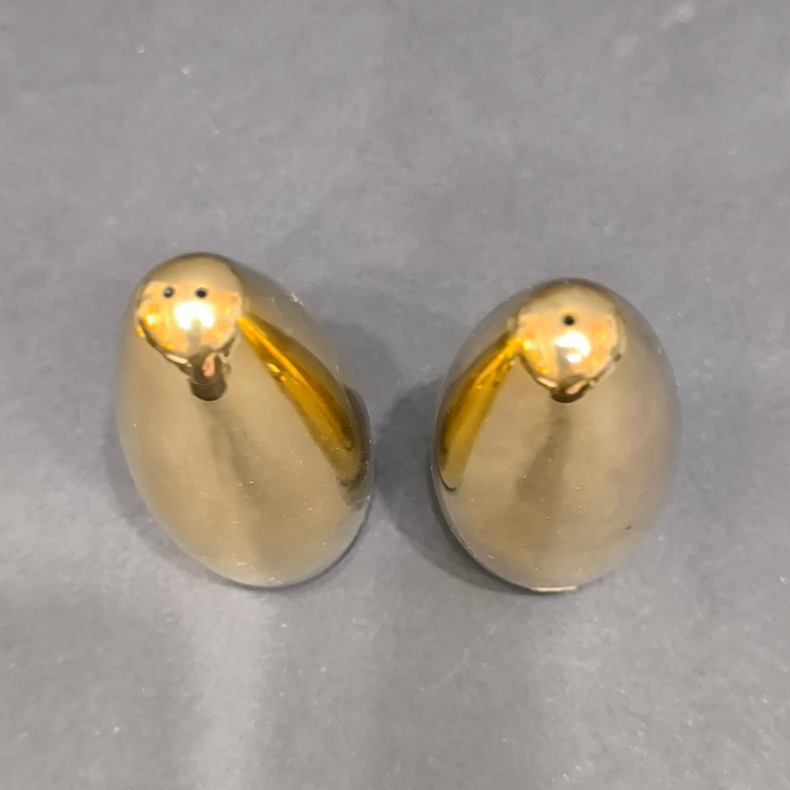 Laiton Salière et poivrière en forme de balle en laiton lourd des années 1970 en vente