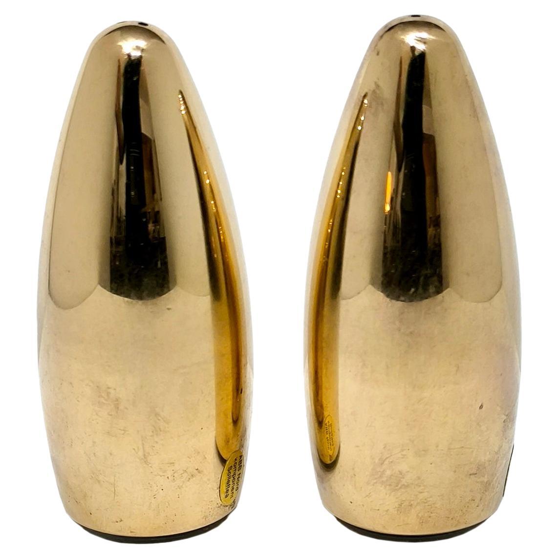 Salière et poivrière en forme de balle en laiton lourd des années 1970 en vente