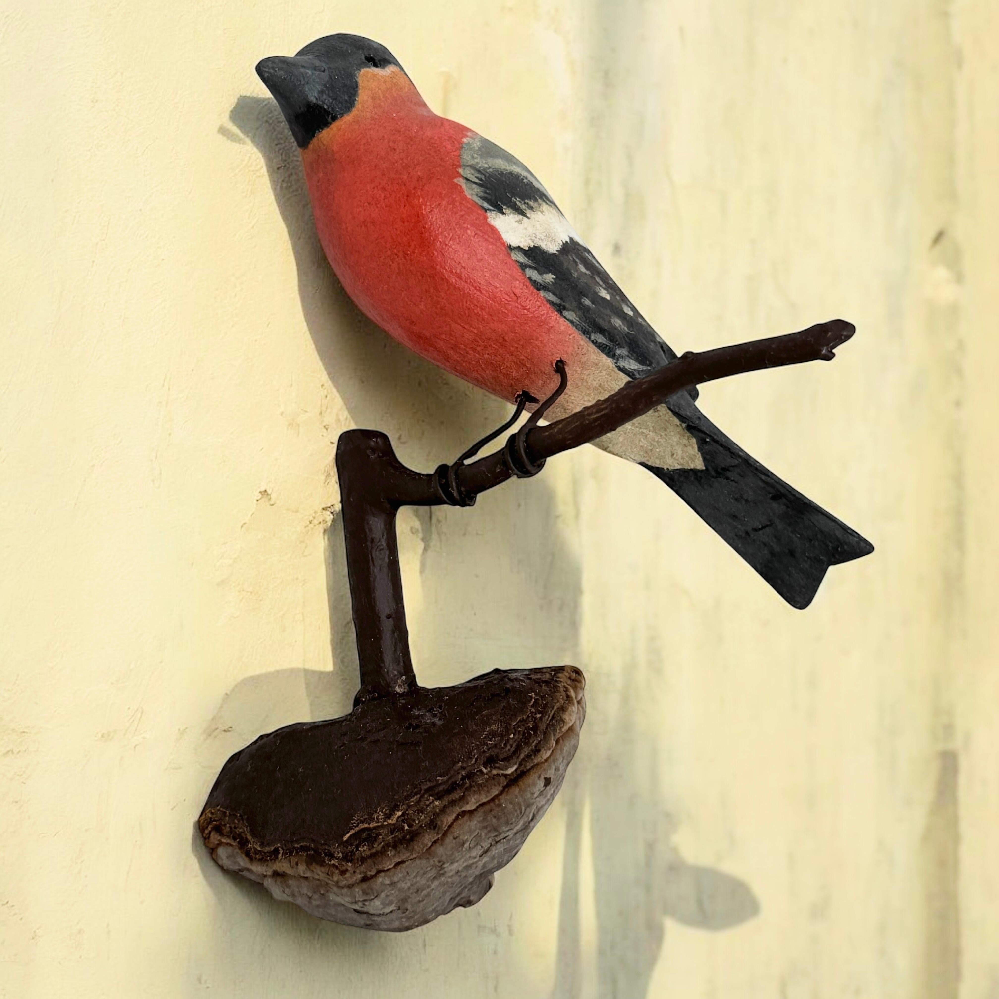 Camachuelo Vichtauer Pájaro de madera tallada a mano Arte popular de la Selva Negra, Austria, años 20 en venta 2
