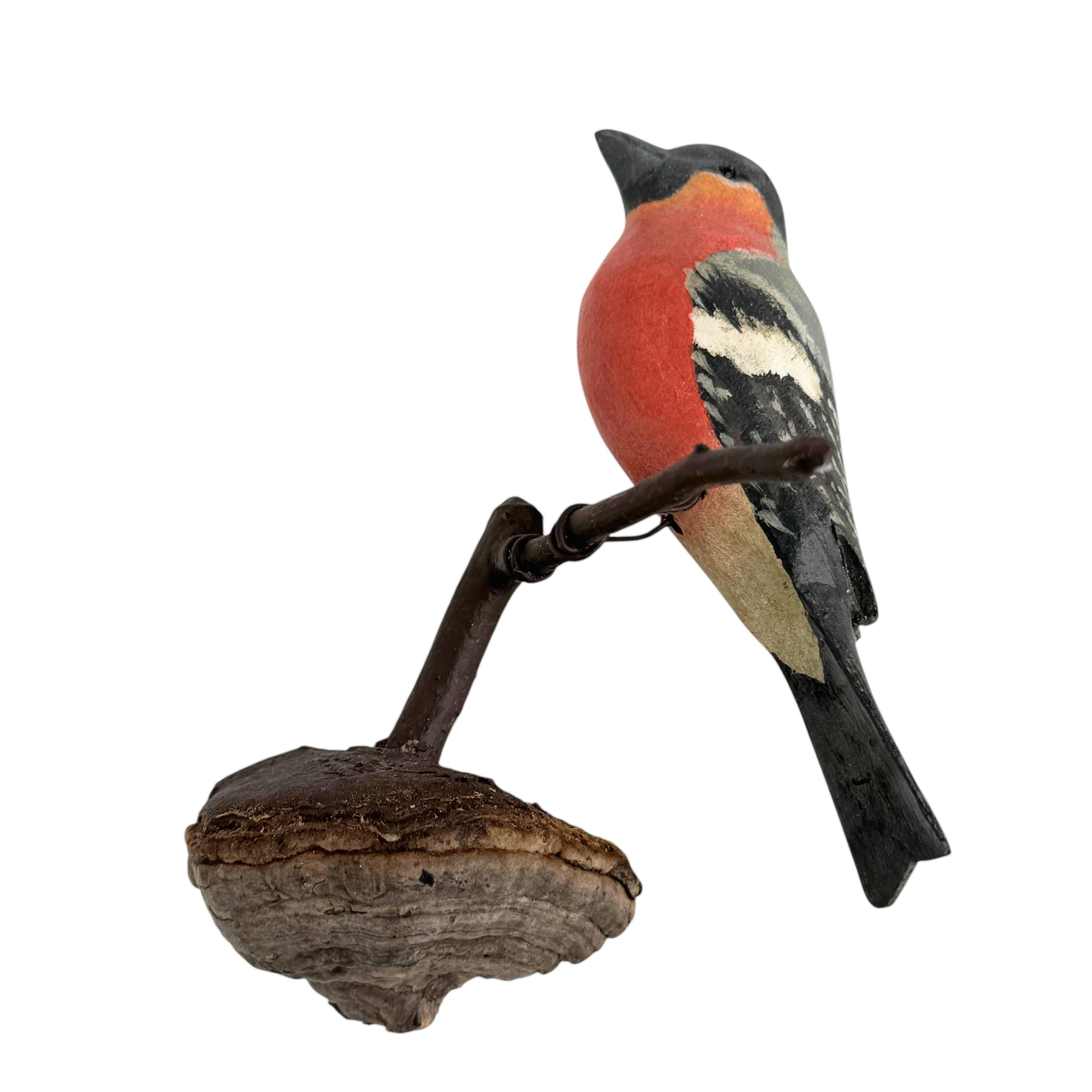 Camachuelo Vichtauer Pájaro de madera tallada a mano Arte popular de la Selva Negra, Austria, años 20 en Bueno estado para la venta en Nuernberg, DE