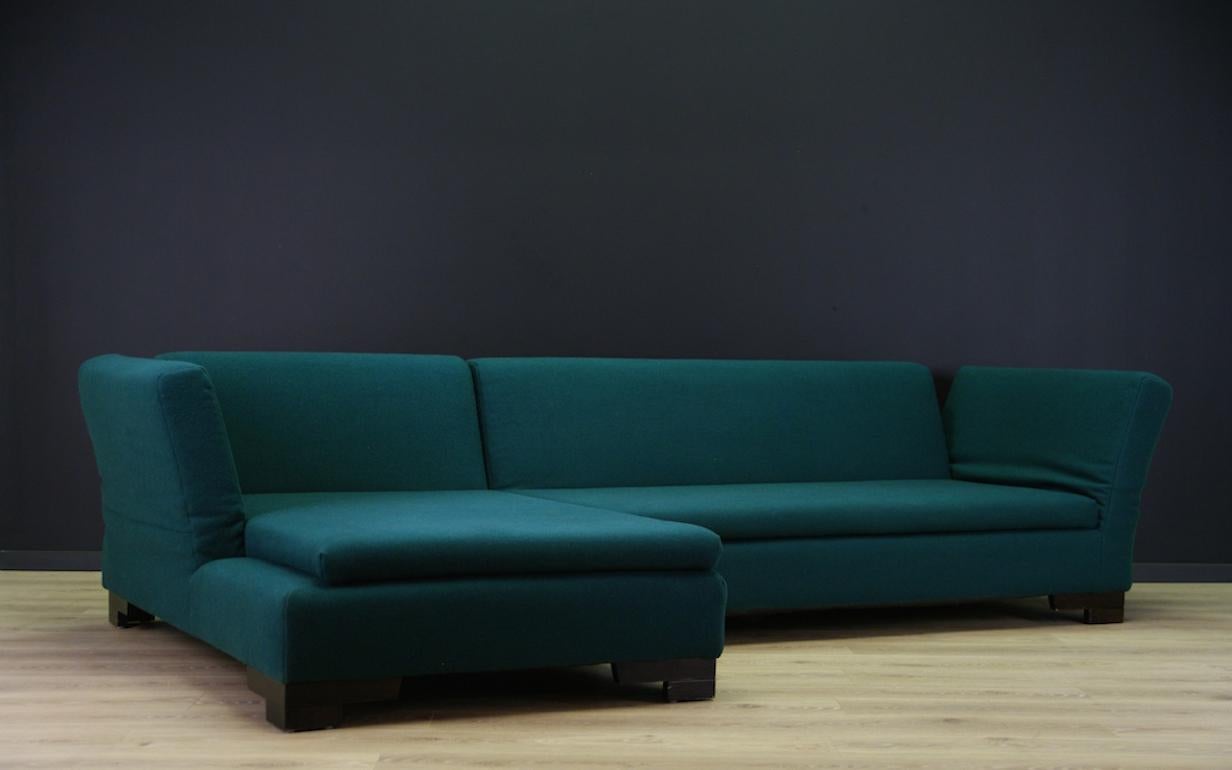 Minimalist corner sofa of the 1980s-1990s. From manufactory Bullfrog. Beautiful straight line - Scandinavian design. Item upholstered with the original fabric. Sofa in good condition with visible signs of wear.

Dimensions: Height 70 cm, seat