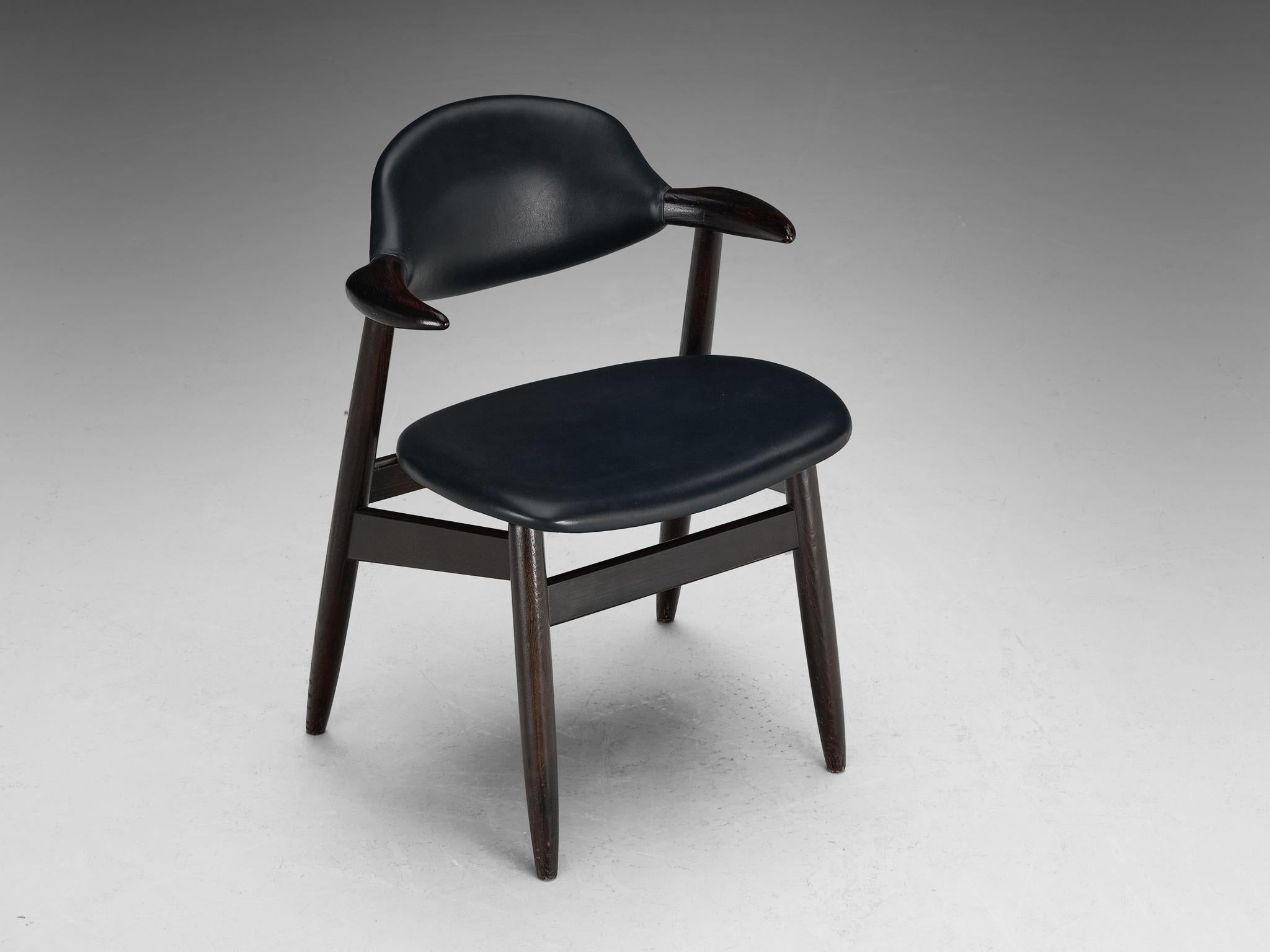 ‘Bullhorn’ dining chair, ash, leatherette, The Netherlands, 1960s

This dining chair from Dutch origin owes its name to the armrests that are based on the shape of a bull horn. The wooden frame illustrates a dynamic construction of sharp lines and