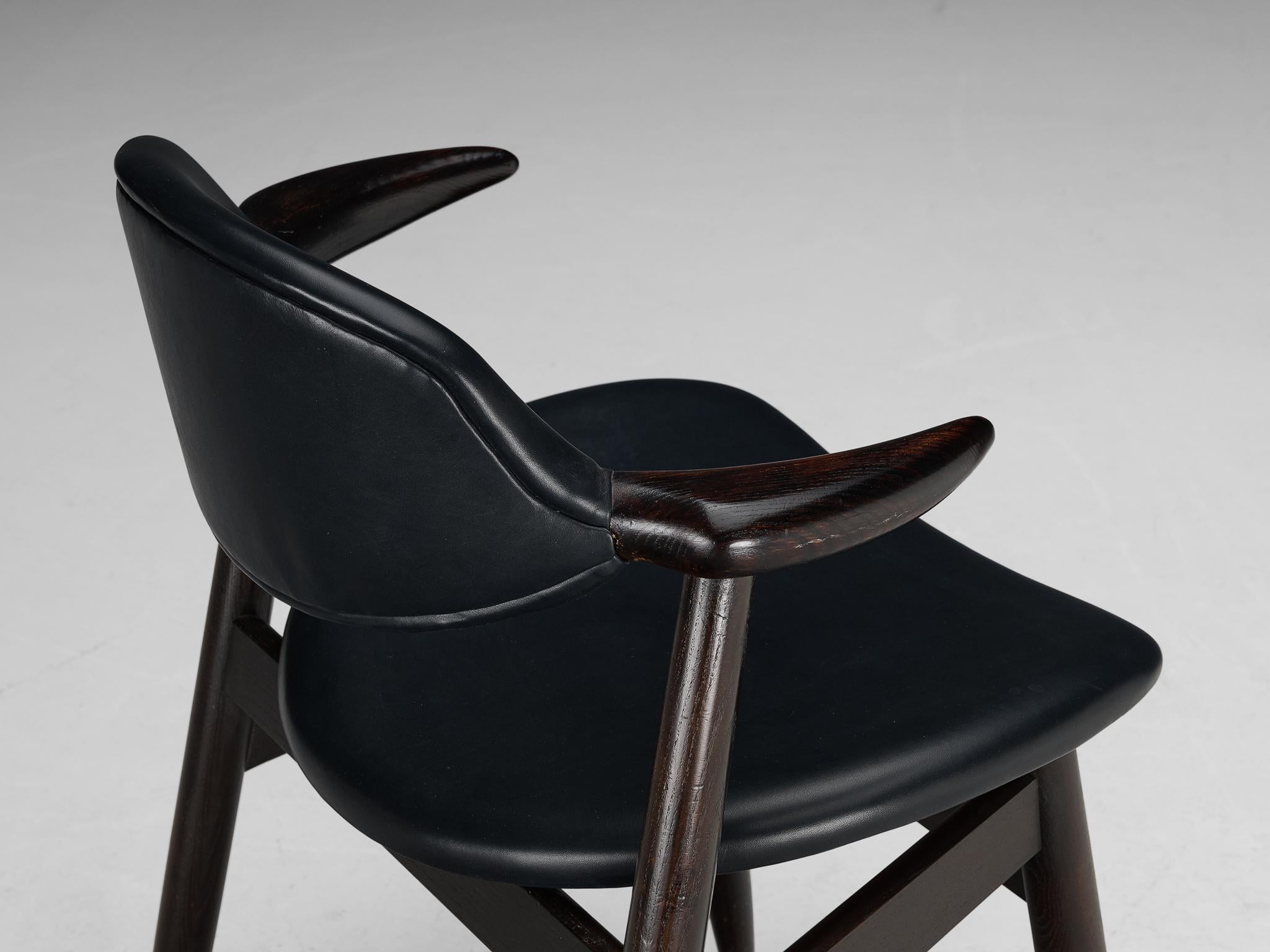 ‘Bullhorn’ Armchair in Ash and Black Upholstery  For Sale 1