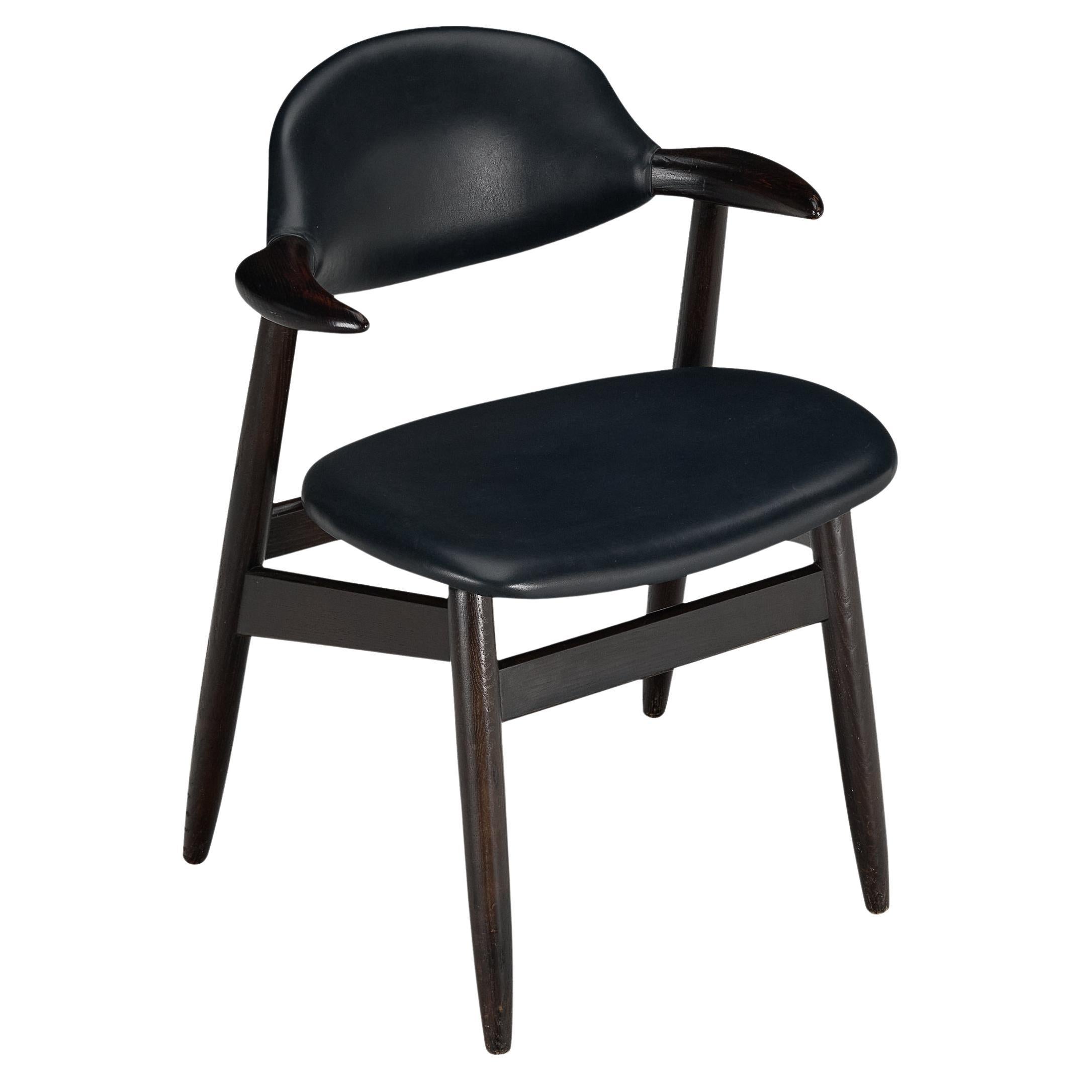 Sillón 'Bullhorn' en fresno y tapicería negra