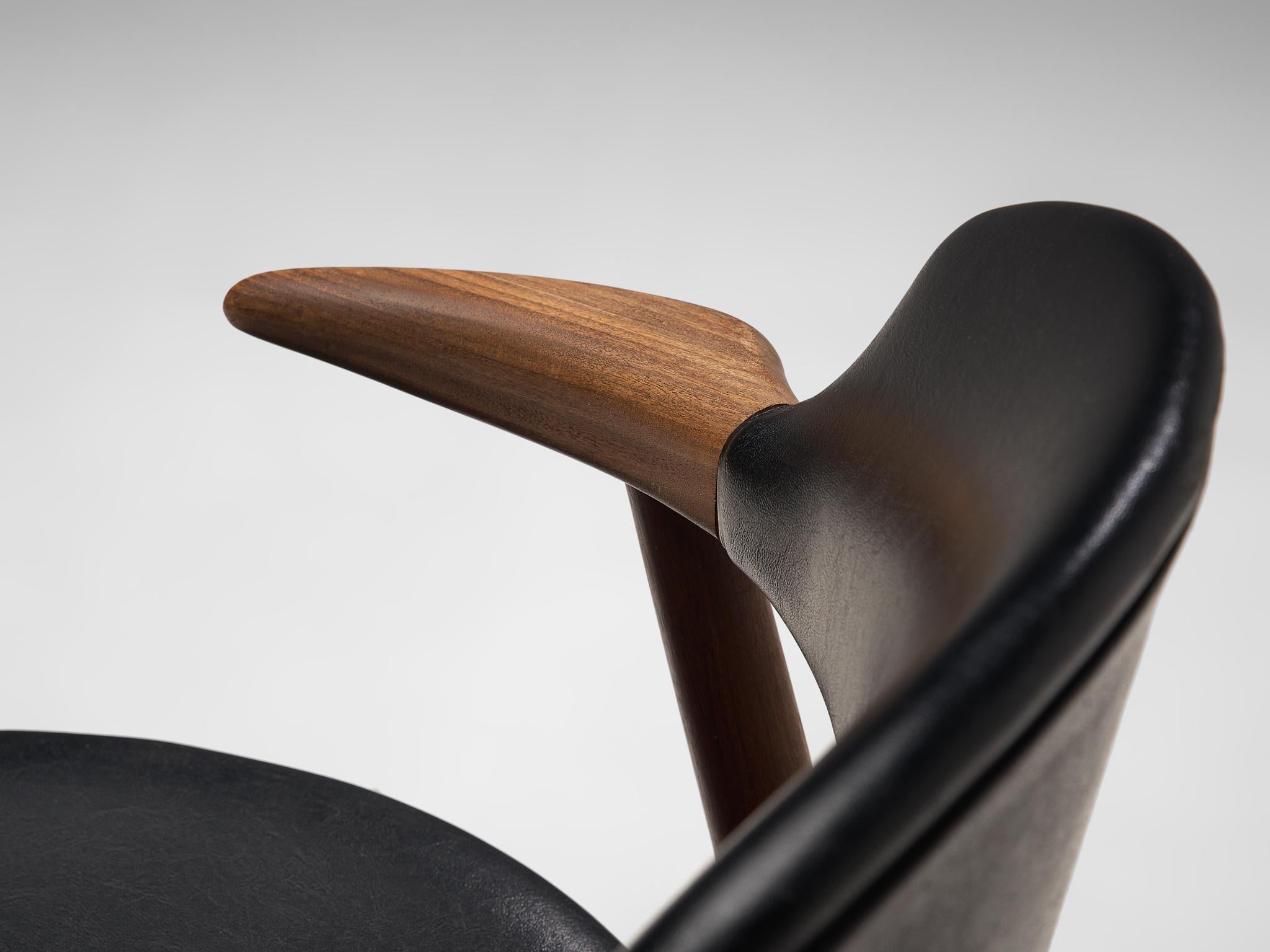 Mid-Century Modern ‘Bullhorn’ Armchair in Teak and Black Upholstery  For Sale