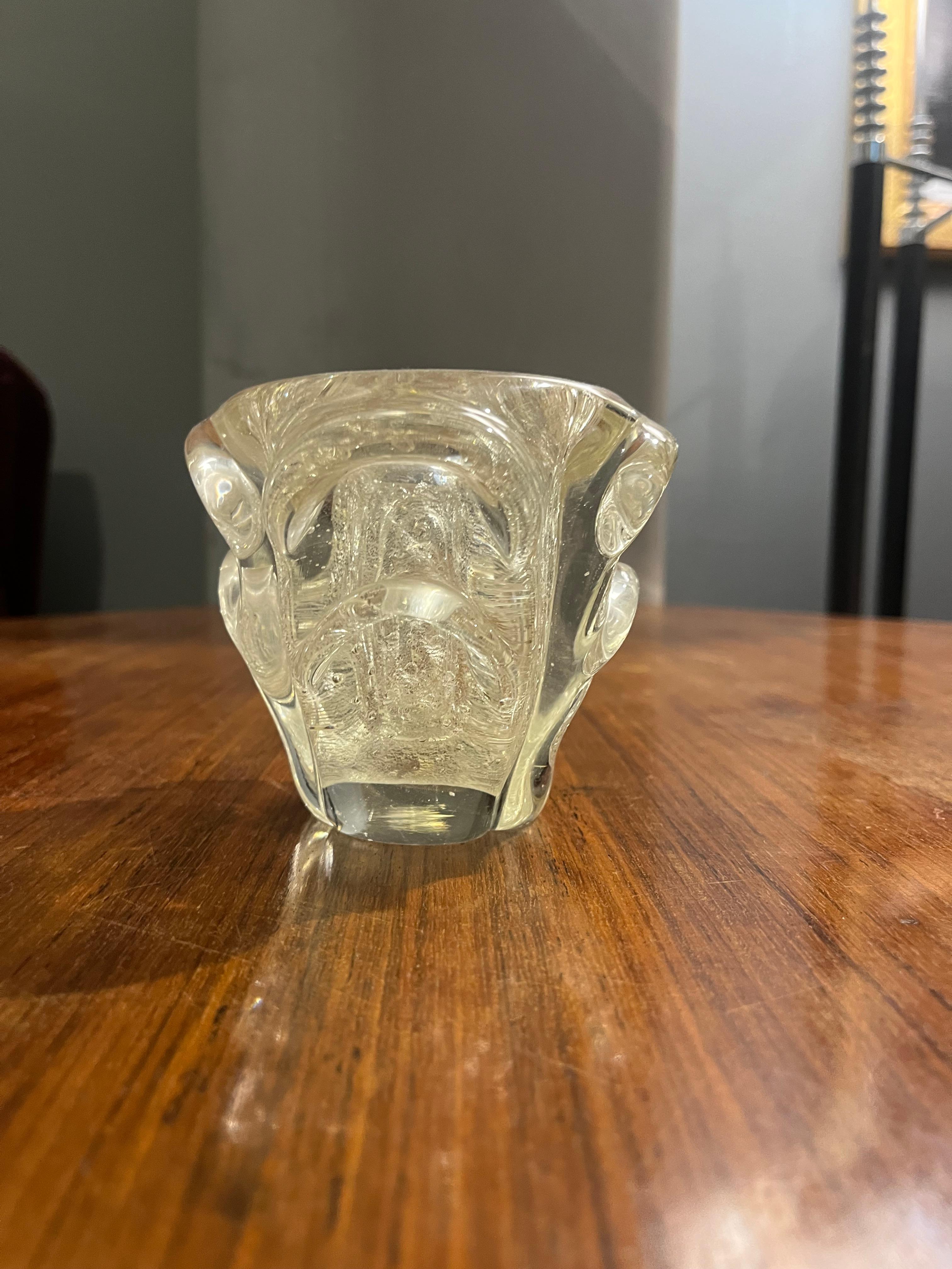 Murano glass bullicante vase by Ercole Barovier from the 1920s. Produced in good condition with small signs of wear due to age and use. In the world of artistic glass, few names evoke excellence and innovation like Ercole Barovier, master glassmaker