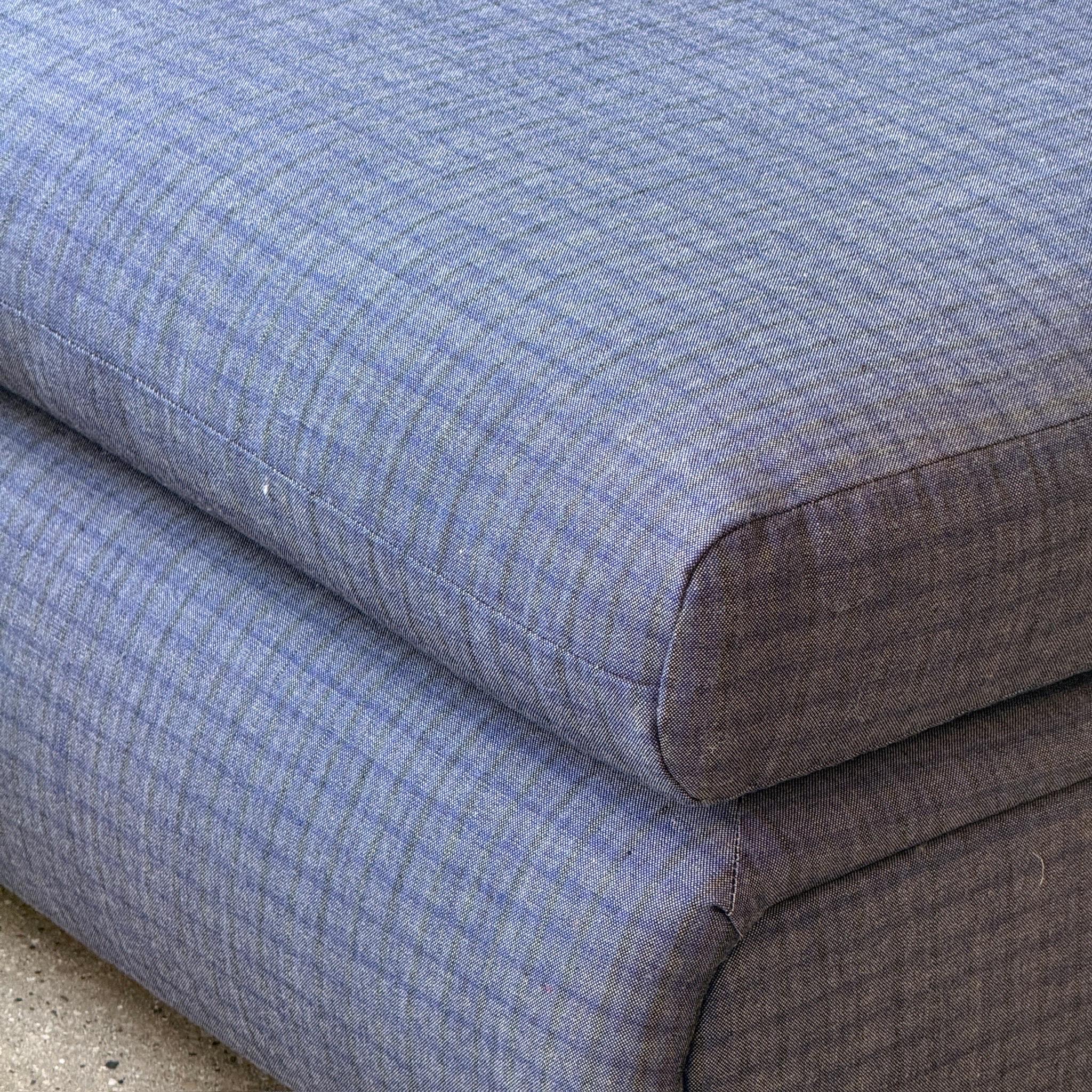 c. 1980s. El precio es por el conjunto. Ponte en contacto con nosotros si quieres comprar un artículo suelto. Retapizado en tejido de lana Recheck de Kvadrat.