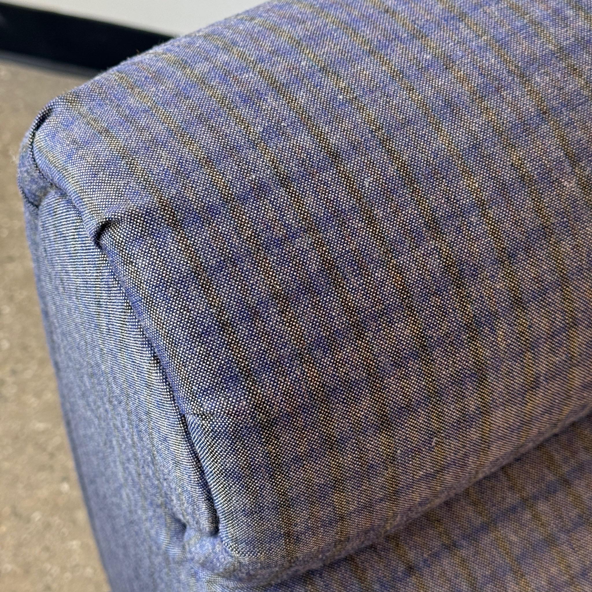 Bullnose Postmodern Slipper Chairs by Carson's of High Point en Kvadrat Recheck en Bueno estado para la venta en Chicago, IL