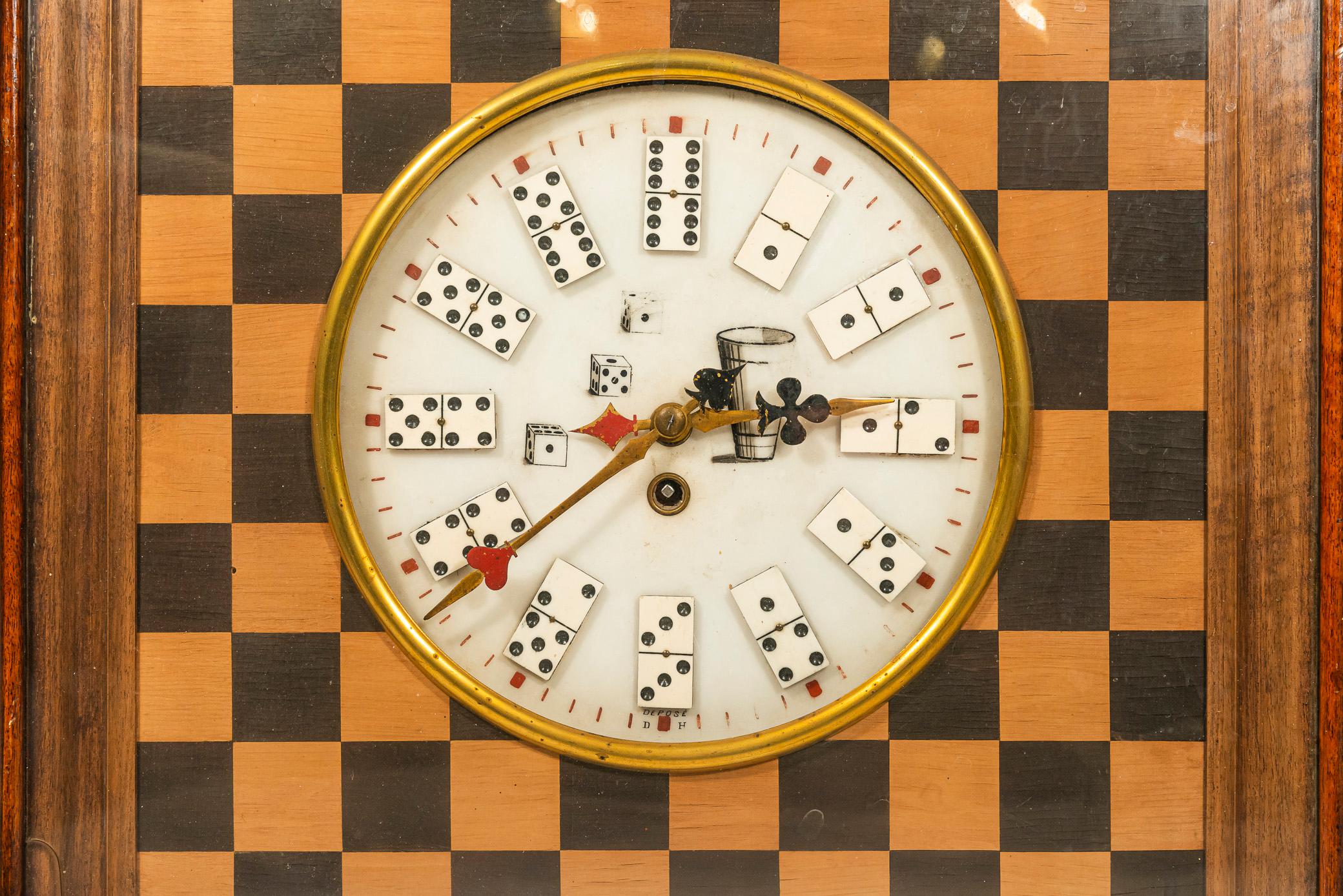 Bull's-Eye clock,
Game of billiard, checkers, dominoes, four colors of cards (spade, heart, club, diamond), 421 game,
Mechanism unchecked,
France, circa 1900.

Measures: Width 57 cm, height 60 cm, depth 15 cm.