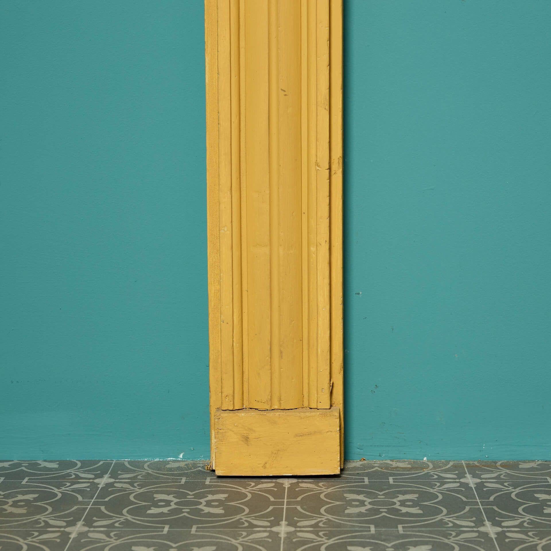 Repisa de chimenea de diana pintada estilo georgiano Pino en venta