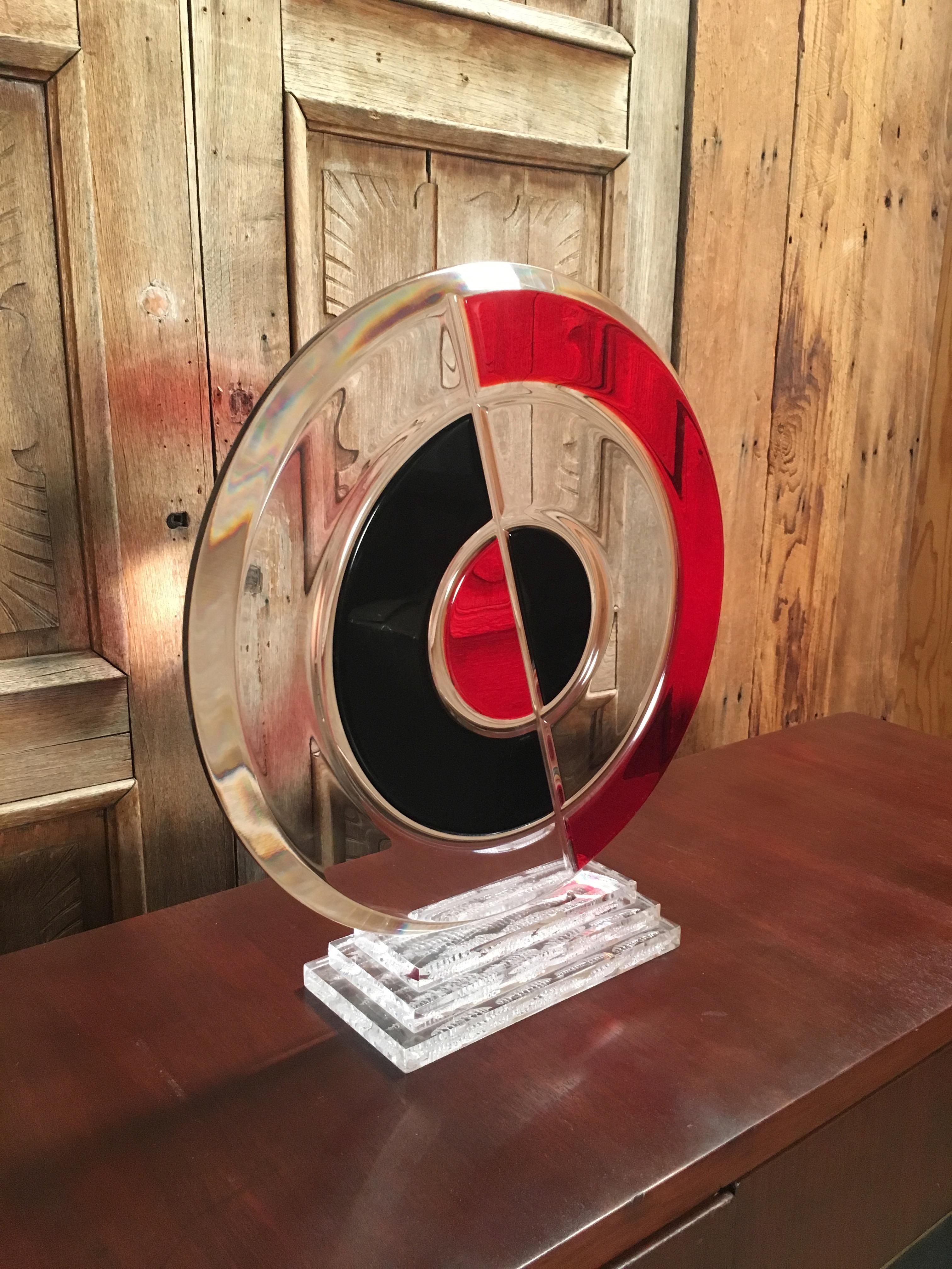 Américain Sculpture en lucite Bullseye de Shlomi Haziza en vente