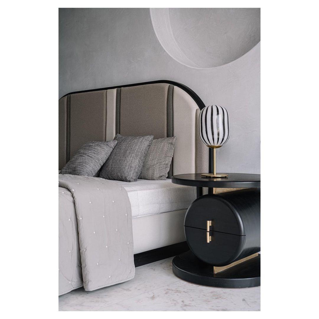 Fait main Lampe de table Bullseye avec verre soufflé à la main et laiton en vente
