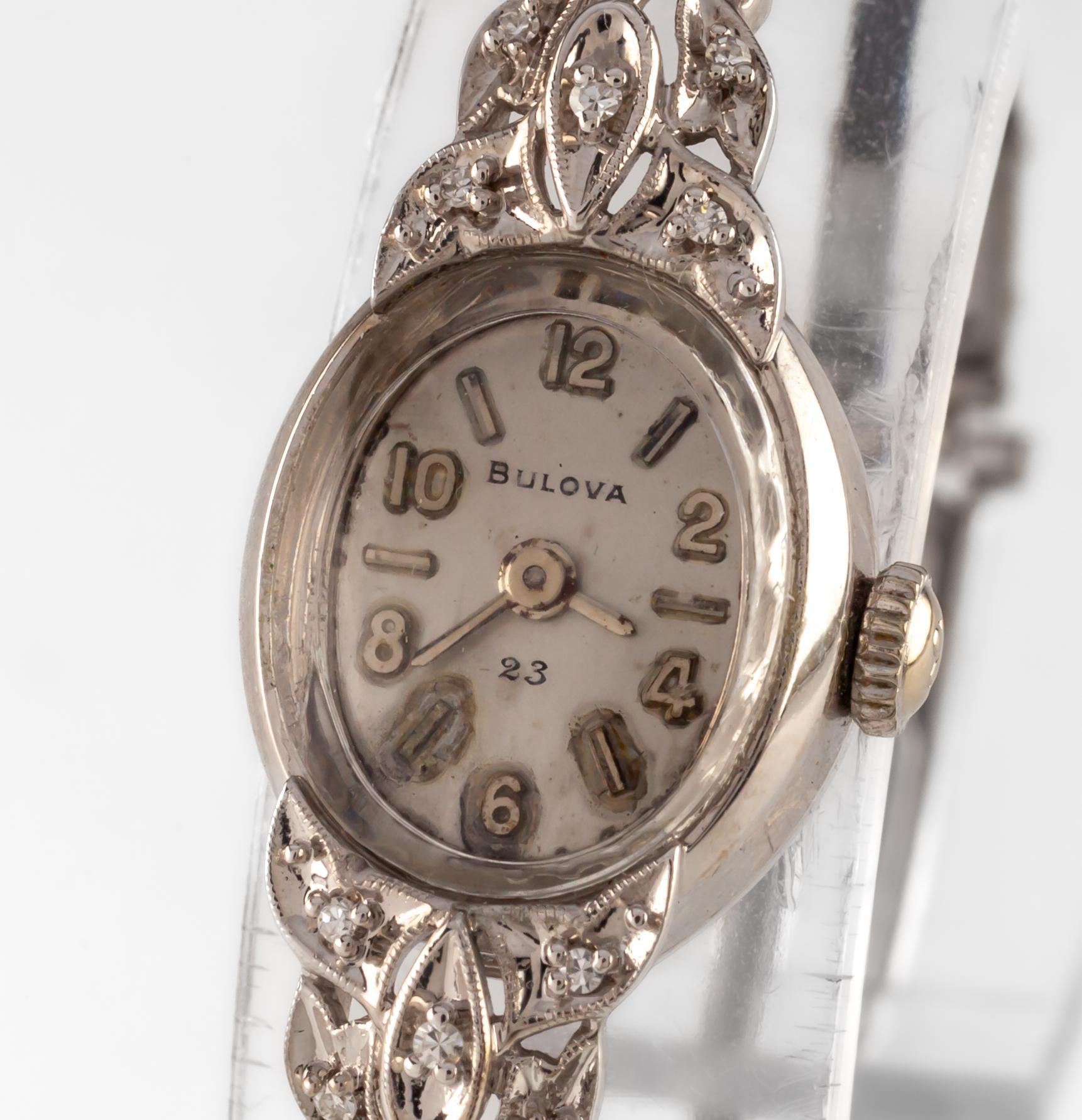 Bulova 14k Weißgold Damenarmbanduhr mit Diamant-Akzenten Schwarzer Kordel (Rundschliff) im Angebot
