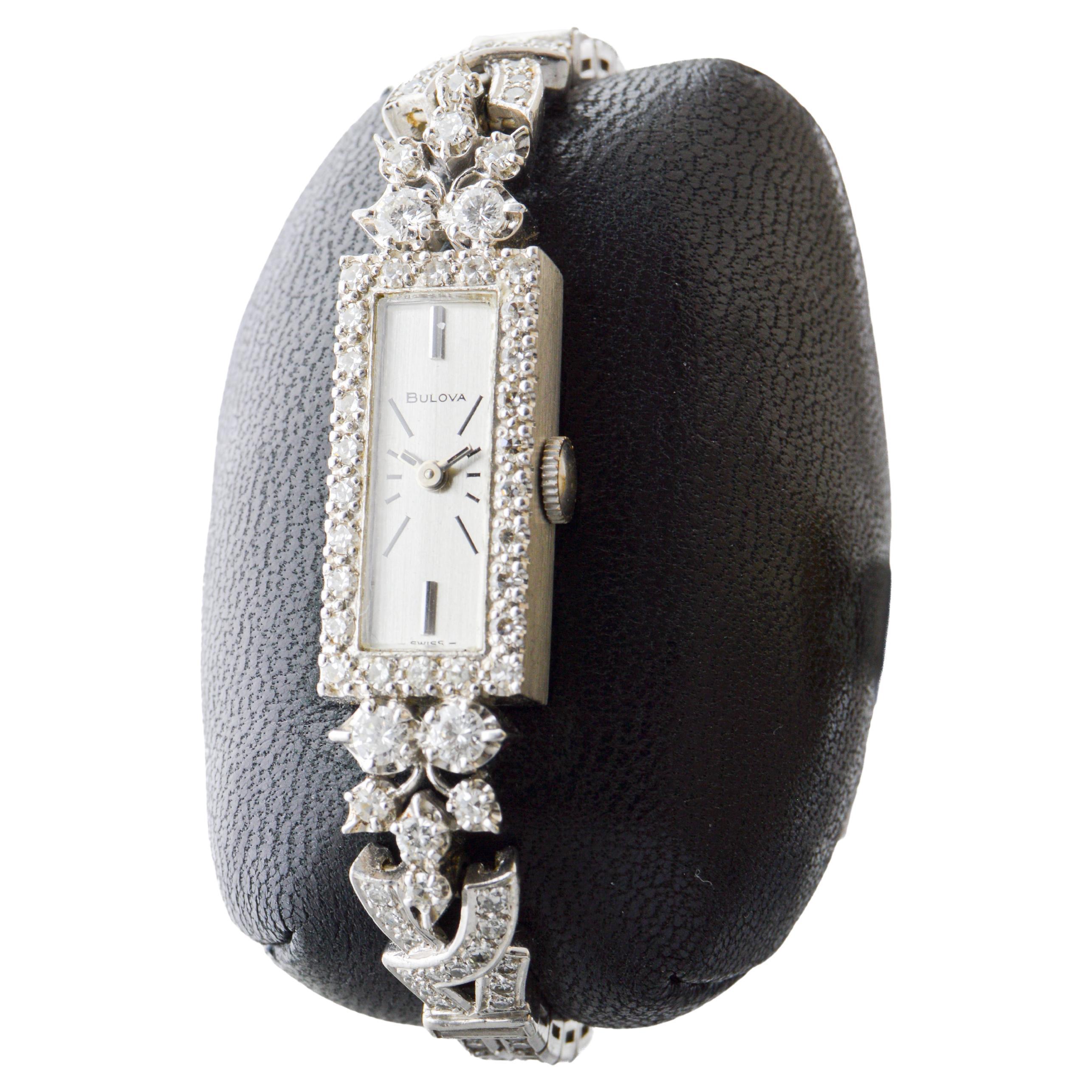 Bulova Reloj Art Decó de señora de oro blanco macizo de 14 quilates con diamantes circa 1940's en venta 1