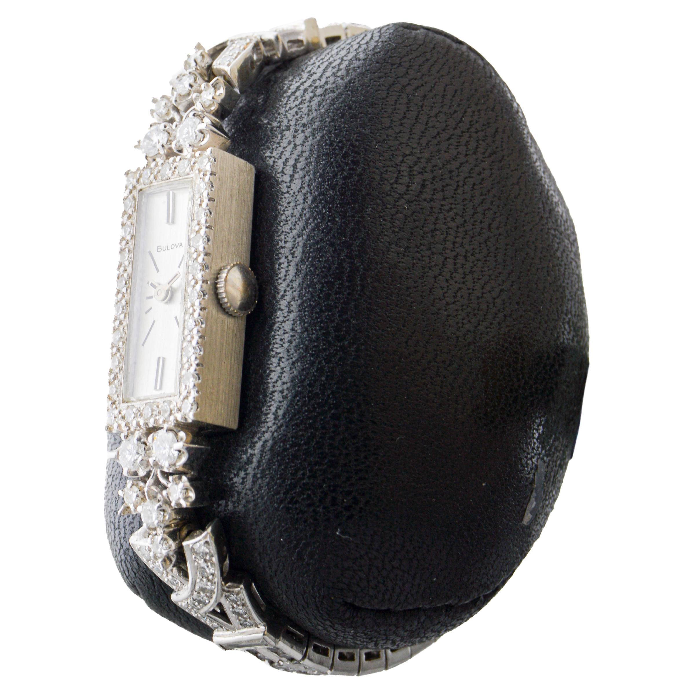 Bulova Reloj Art Decó de señora de oro blanco macizo de 14 quilates con diamantes circa 1940's en venta 2