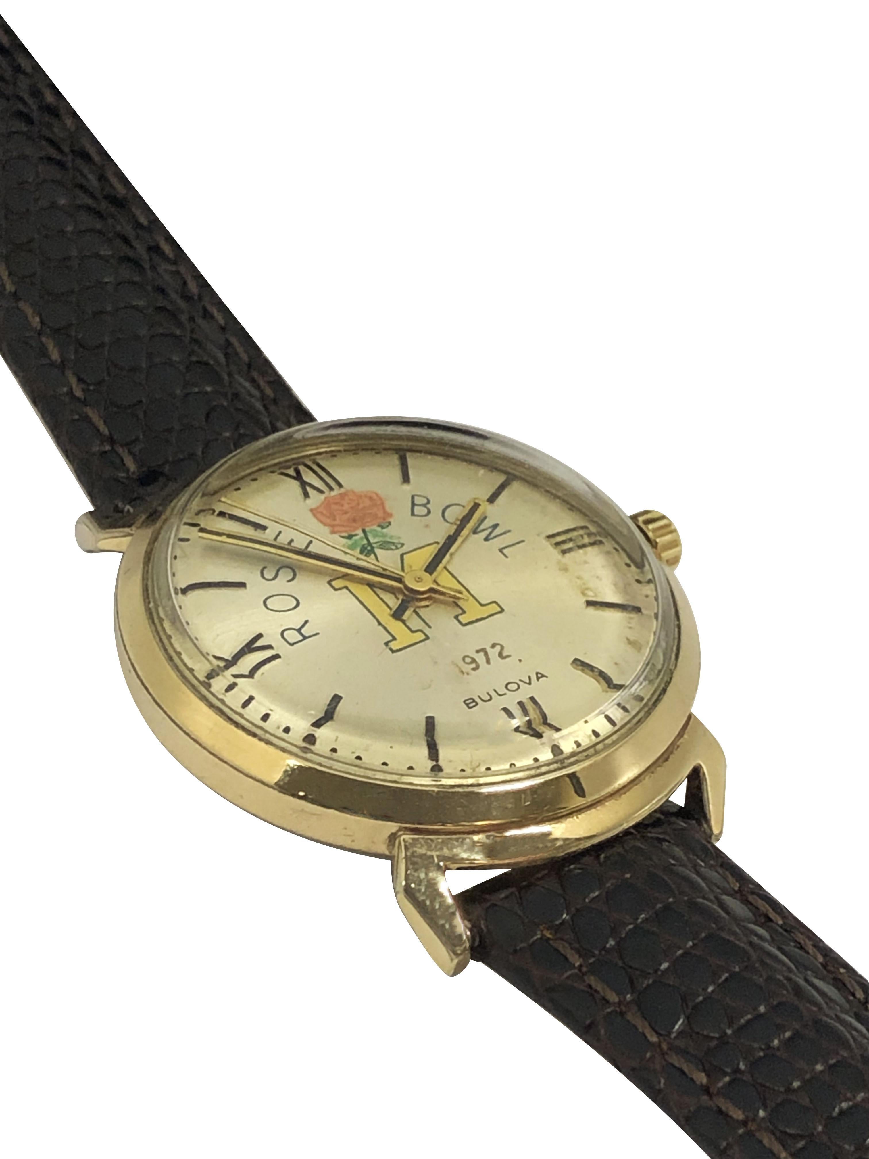 De los hombres Reloj de pulsera Bulova 1972 Rose Bowl Football Game presentación 