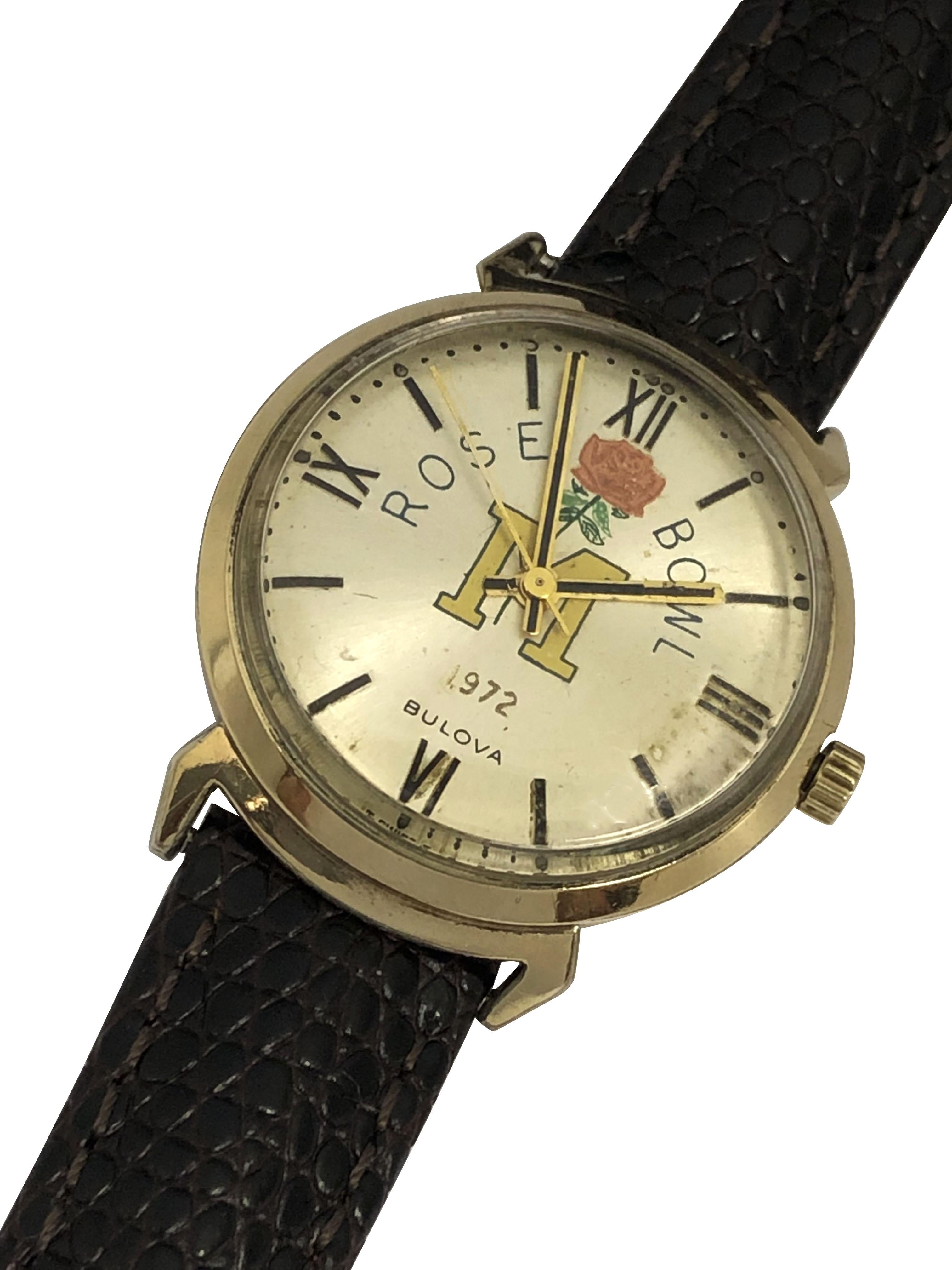 Reloj de pulsera Bulova 1972 Rose Bowl Football Game presentación 