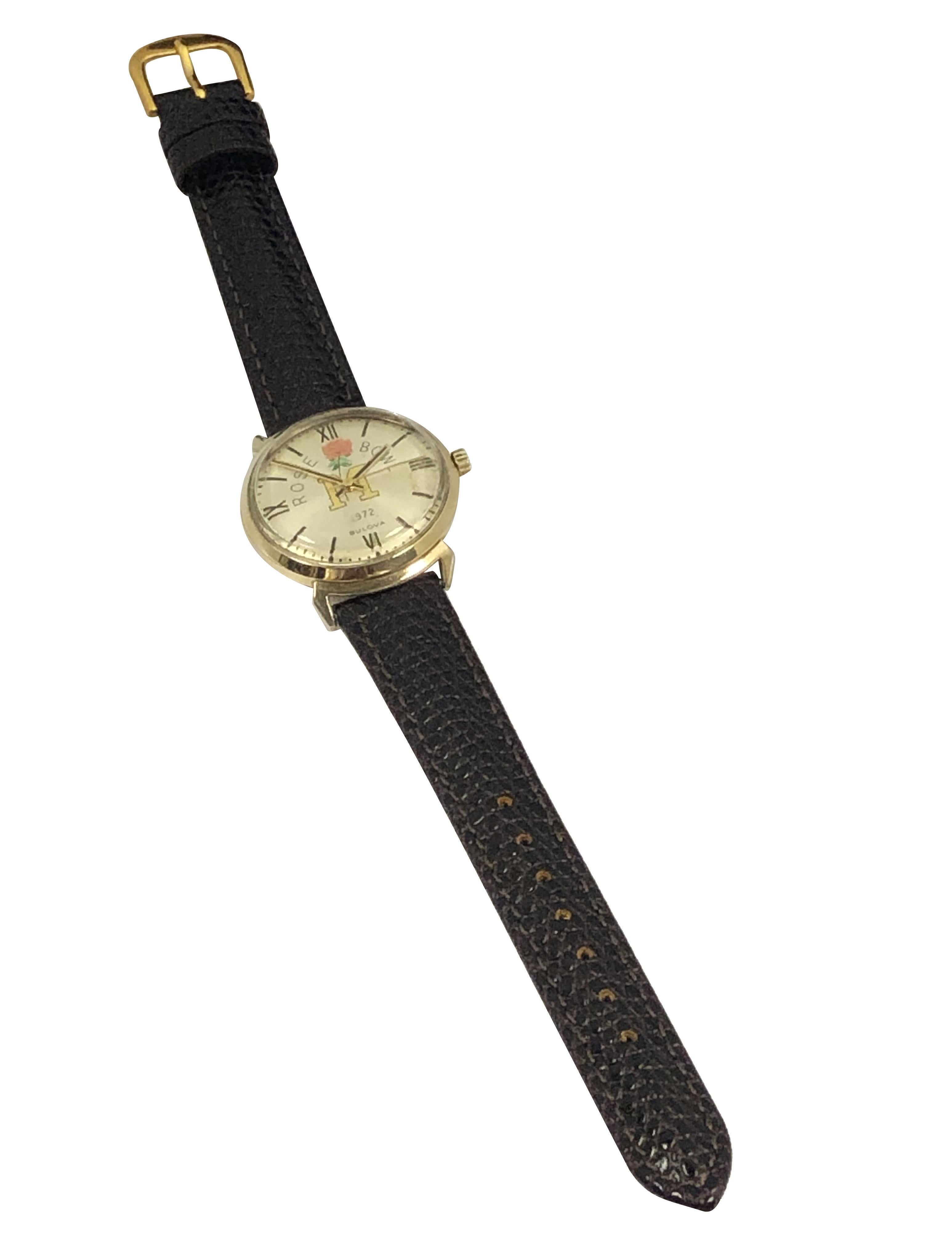 Reloj de pulsera Bulova 1972 Rose Bowl Football Game presentación 