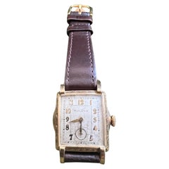 Orologio Bulova a 2 quadranti in oro 10k con cinturino in pelle marrone nuovo Circa 1940s