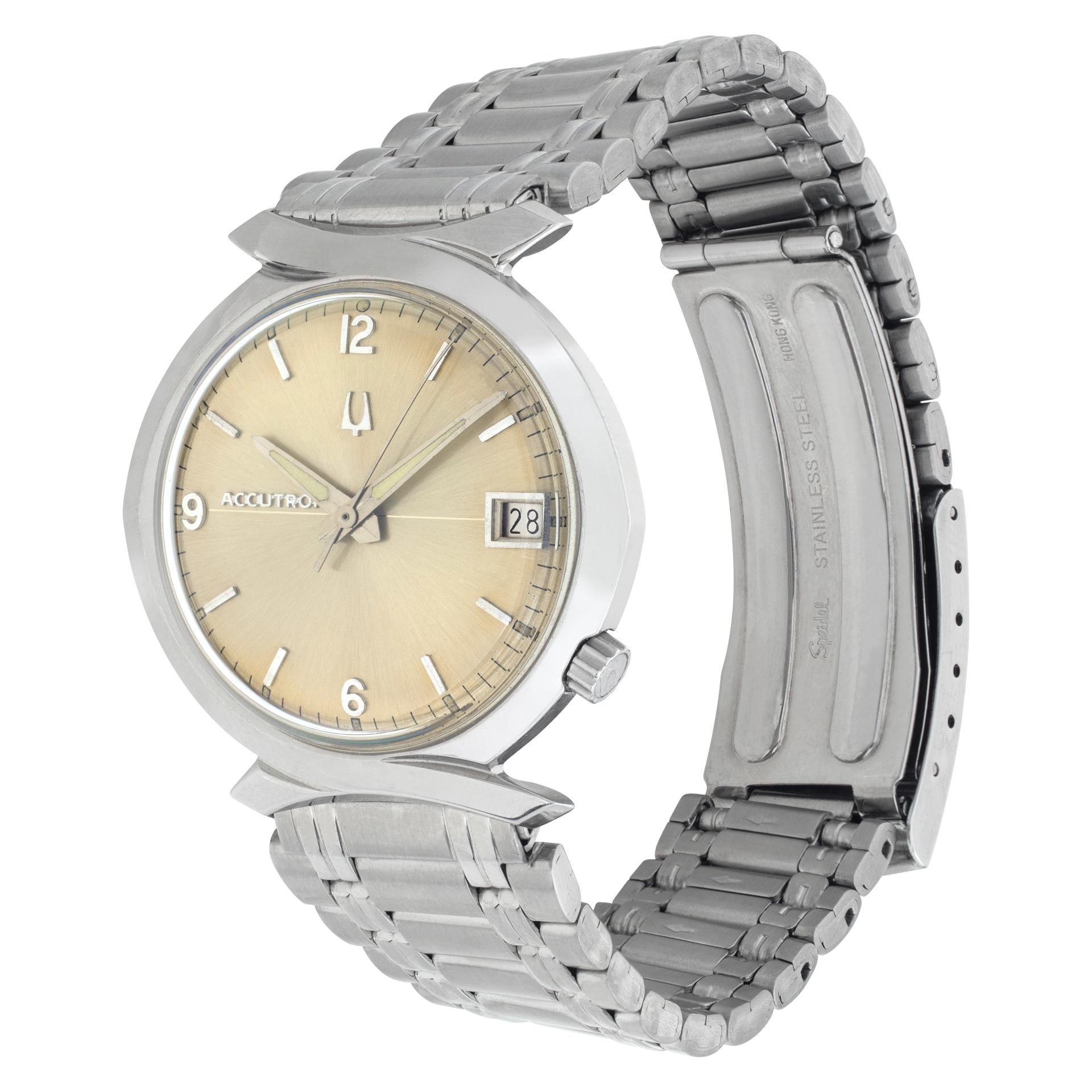Gents Bulova stainless steel case, stainless steel bezel, stainless steel oyster band with clasp clasp. Manual movement. Certified pre-owned. Fine Pre-owned Bulova Watch. Certified preowned Bulova C72972 watch is made out of Stainless steel on a