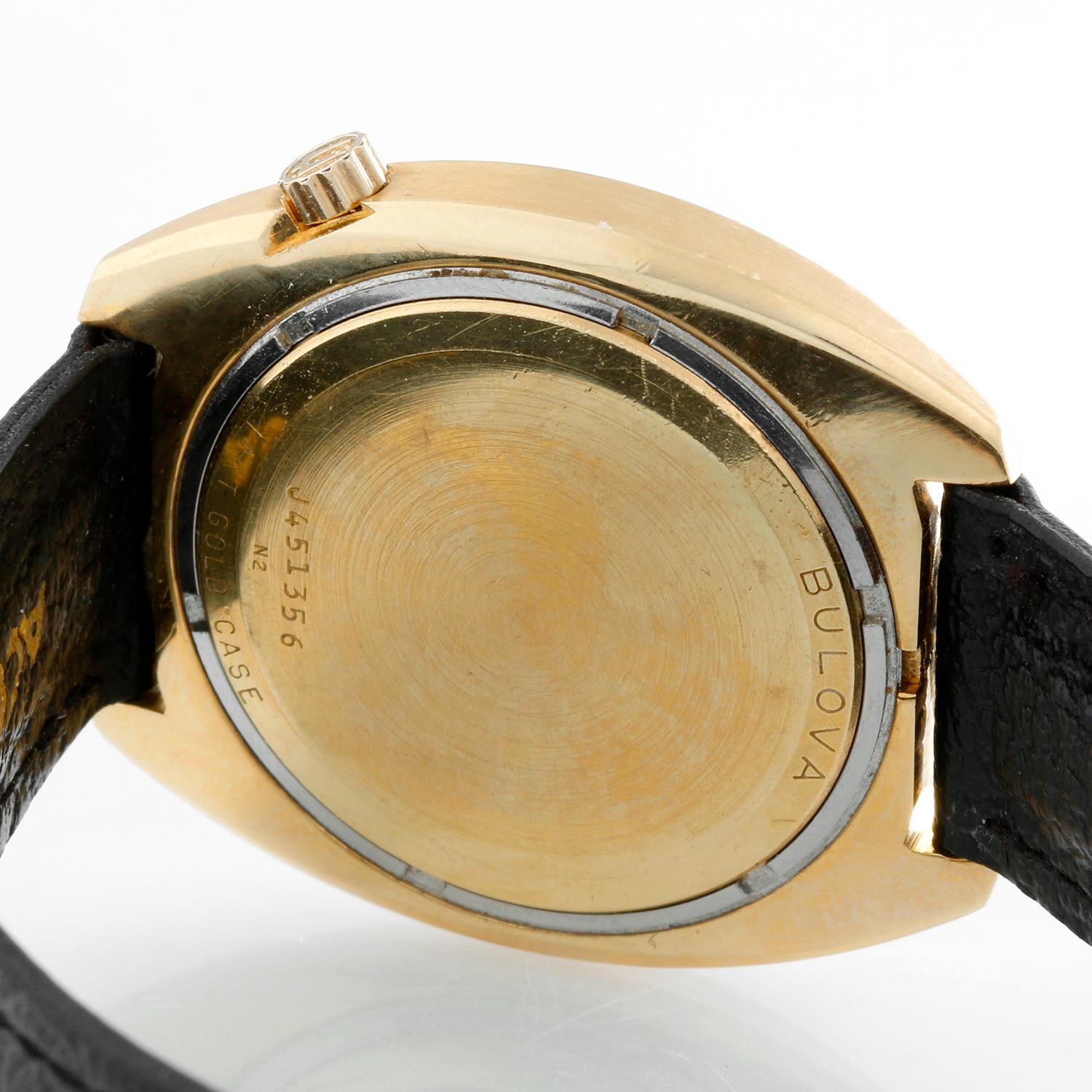  Montre pour hommes Bulova Accuquartz en or jaune 14 carats Pour hommes 
