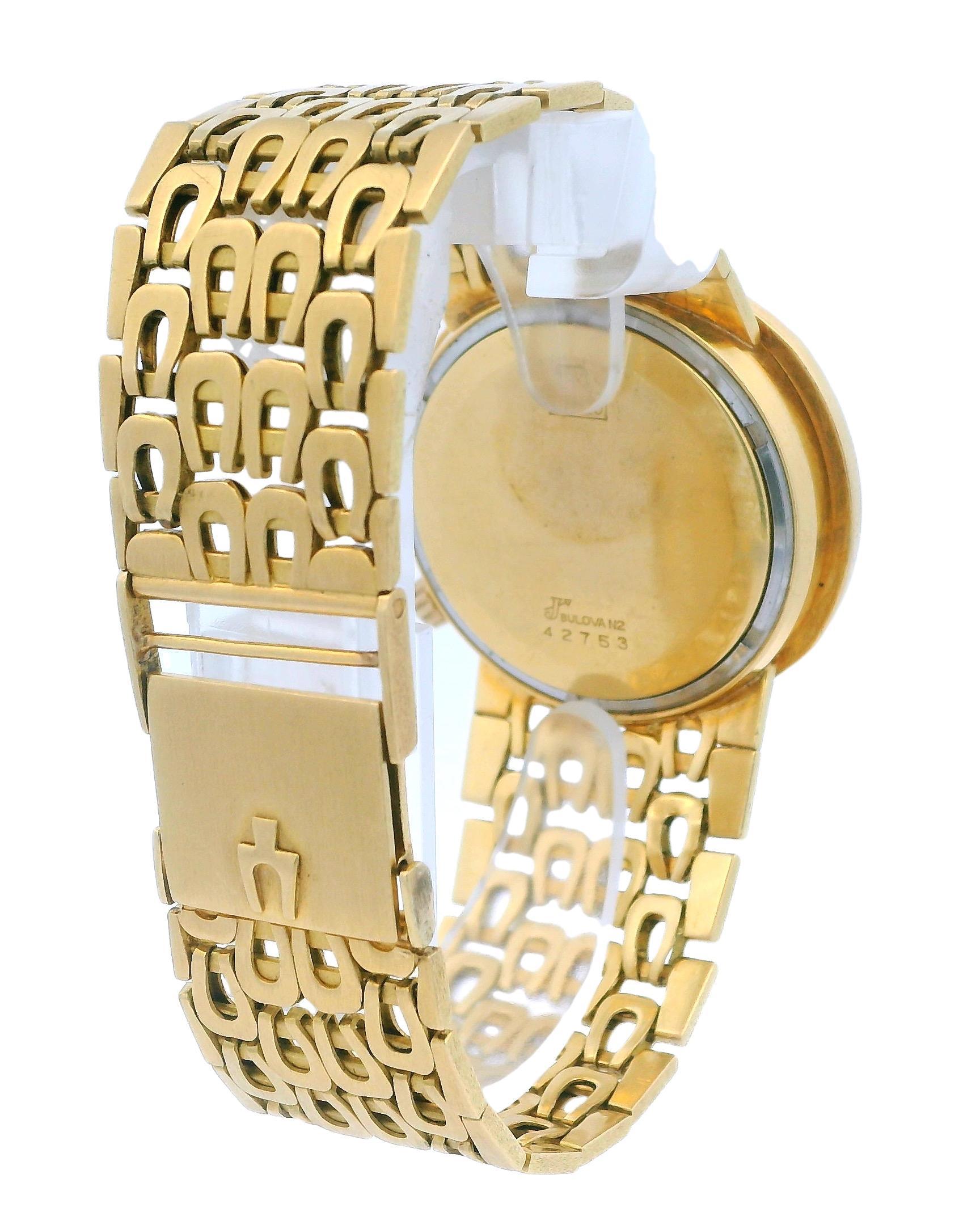 Women's or Men's Bulova Accuquartz Day & Date Vintage 18K Yellow Gold Watch For Sale