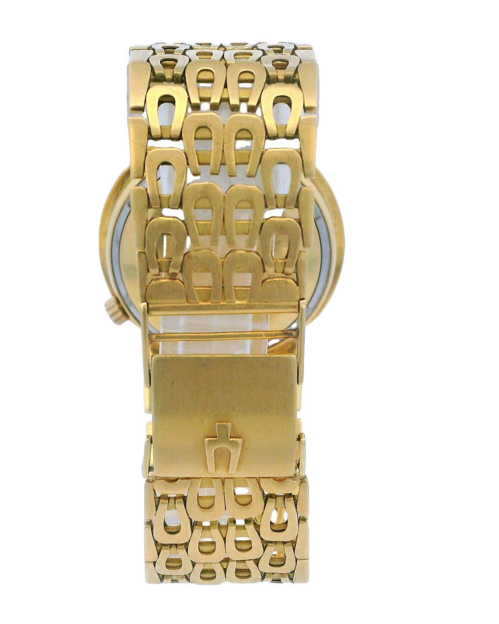 Bulova Accuquartz Day & Date Vintage 18K Yellow Gold Watch For Sale 2